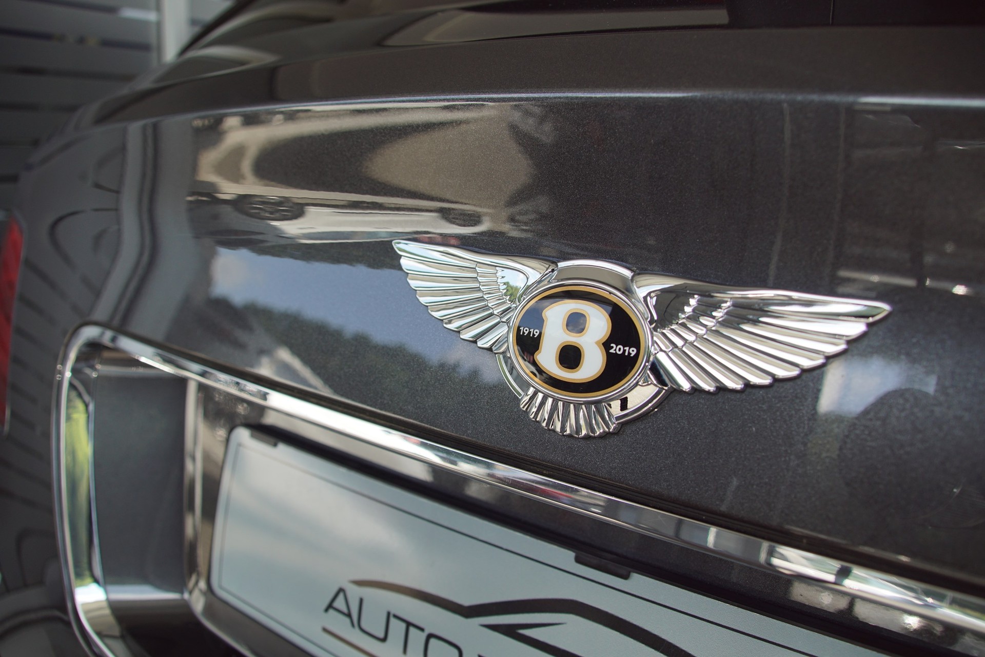 BENTLEY Bentayga V8 Jubilé Edt.-image-8