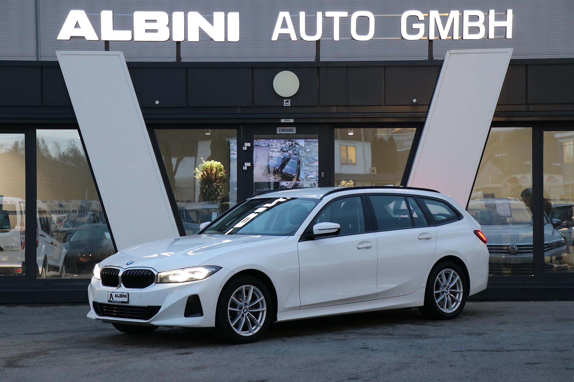BMW 320d xDrive 48V Touring Steptronic-image-0