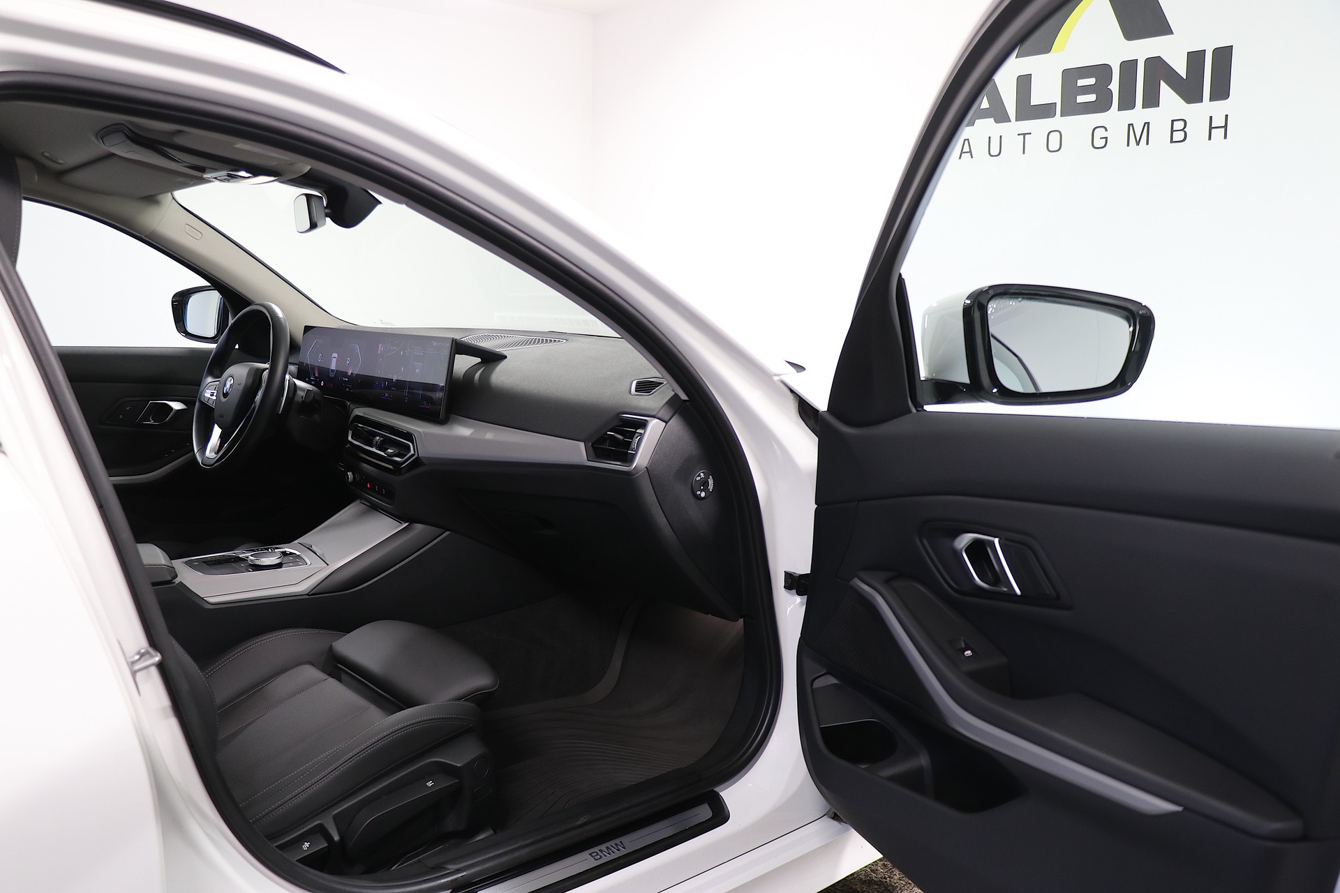 BMW 320d xDrive 48V Touring Steptronic-image-10