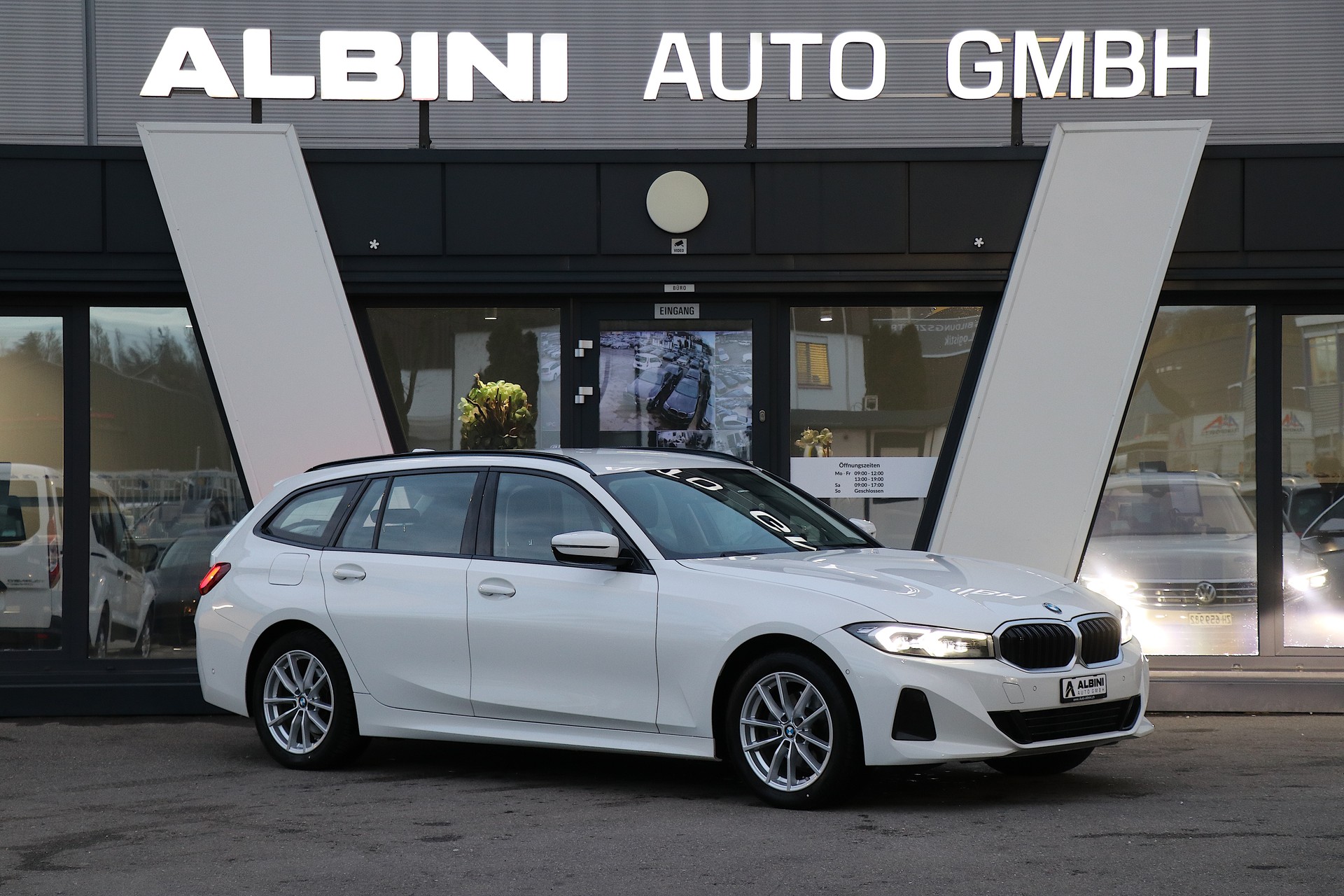BMW 320d xDrive 48V Touring Steptronic-image-1