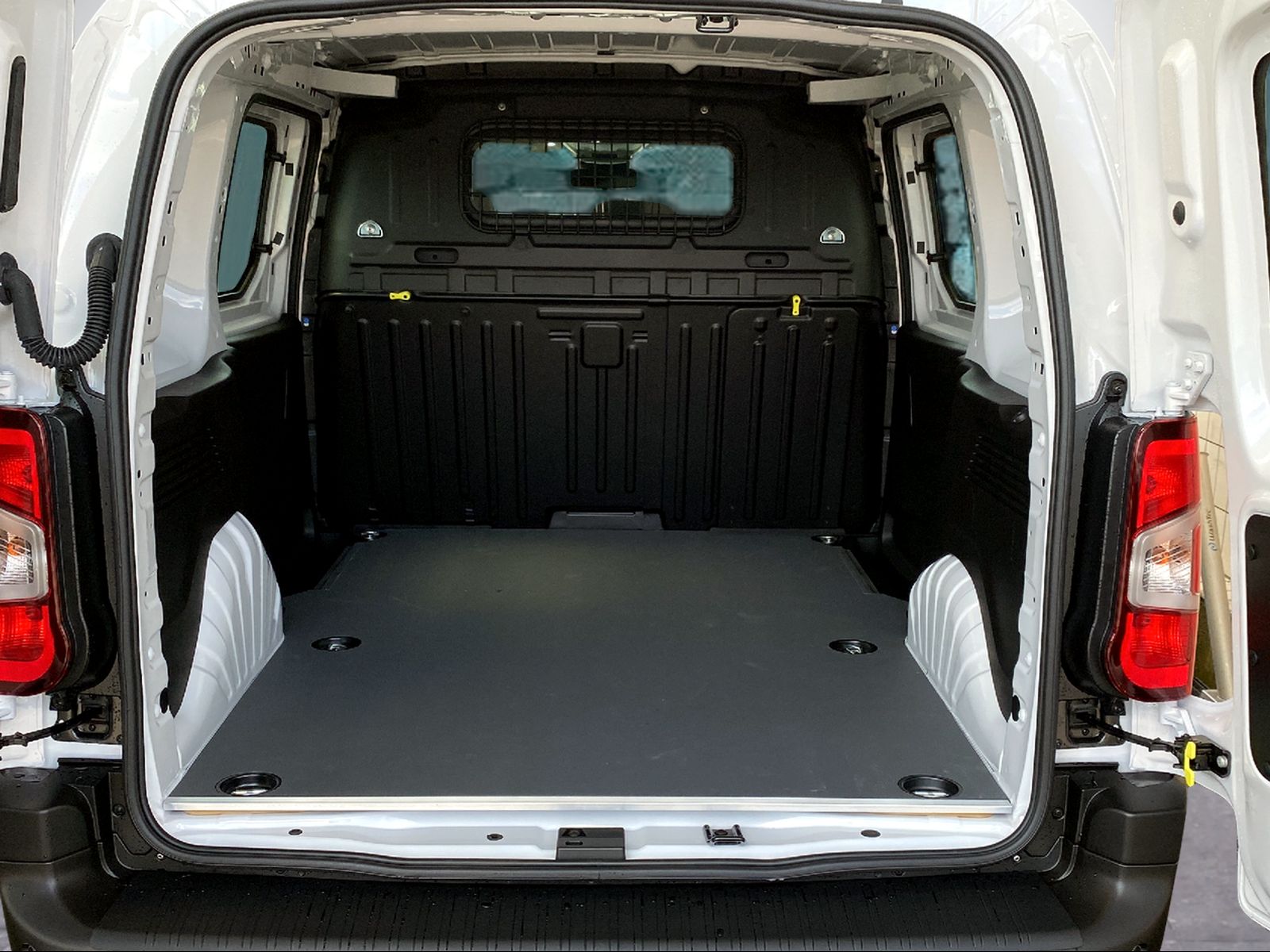 TOYOTA PROACE CITY Van L1 52KWh Active-image-5