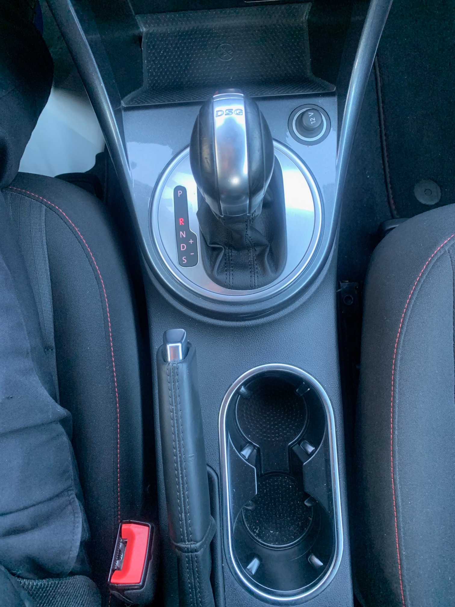 VW Beetle Cabriolet 1.4 TSI BMT Sound DSG-image-11