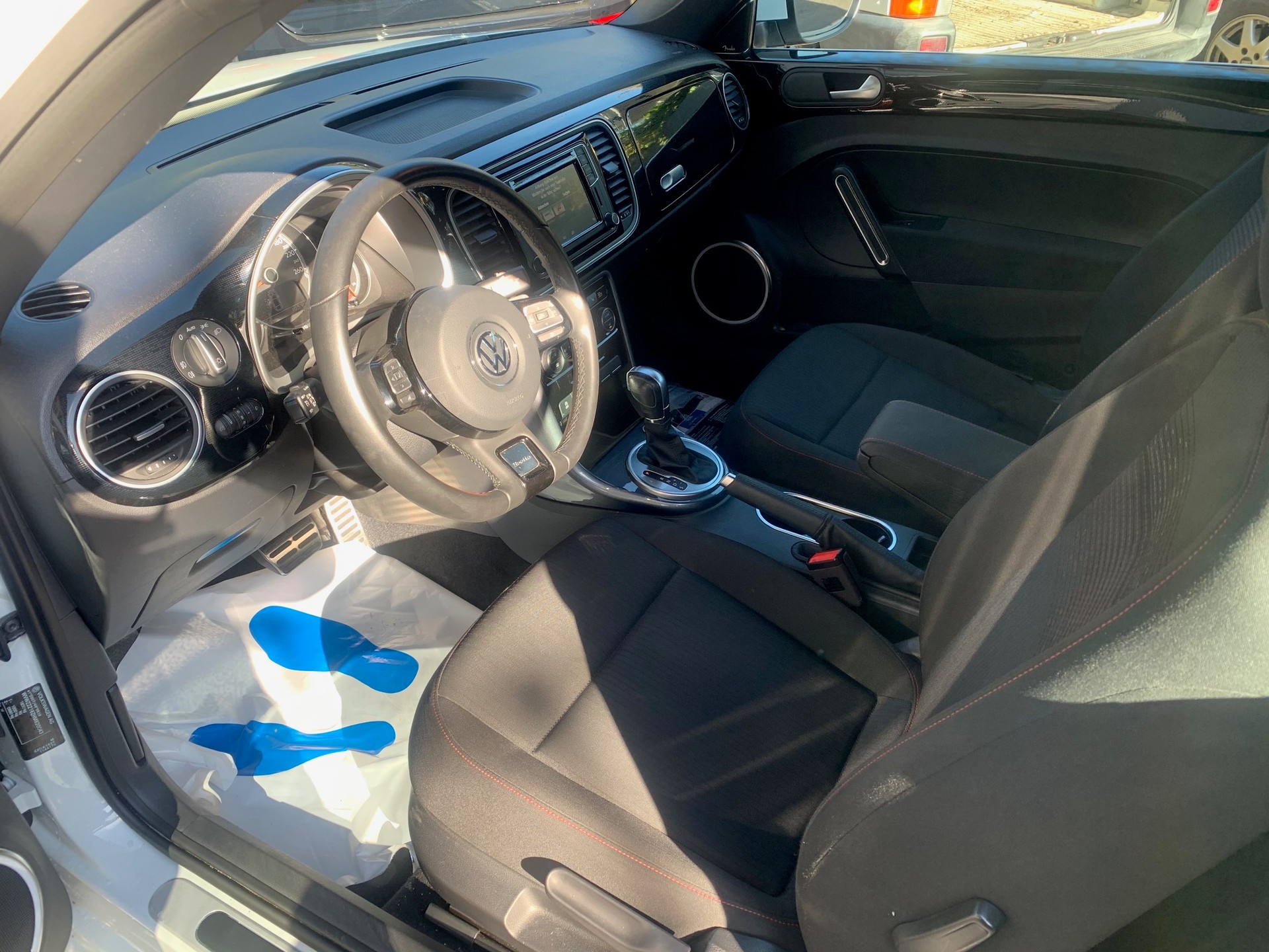 VW Beetle Cabriolet 1.4 TSI BMT Sound DSG-image-13