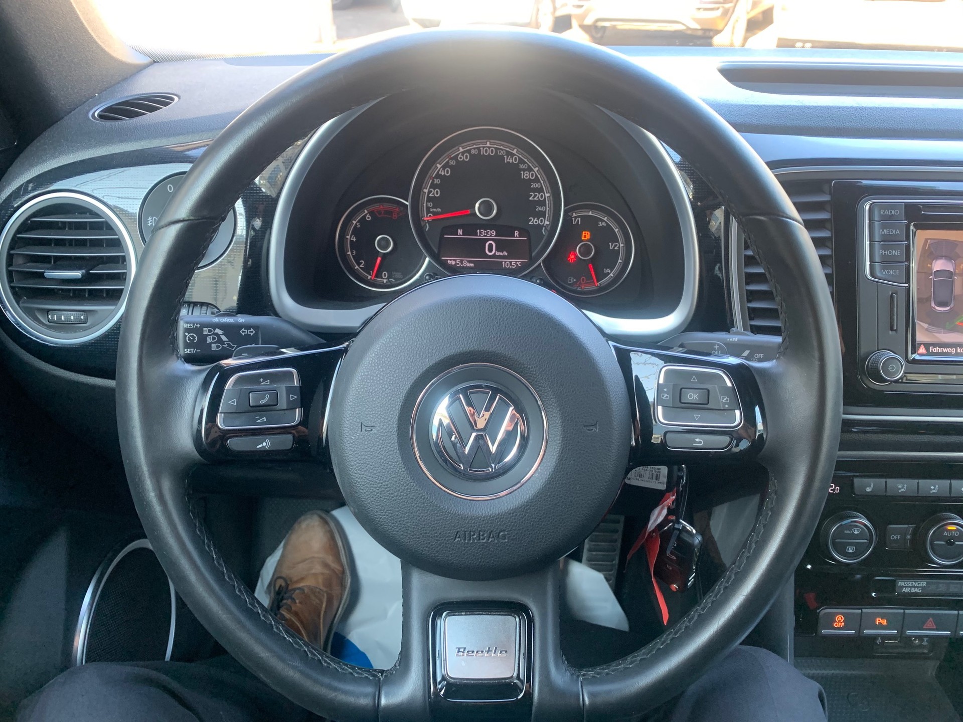 VW Beetle Cabriolet 1.4 TSI BMT Sound DSG-image-12