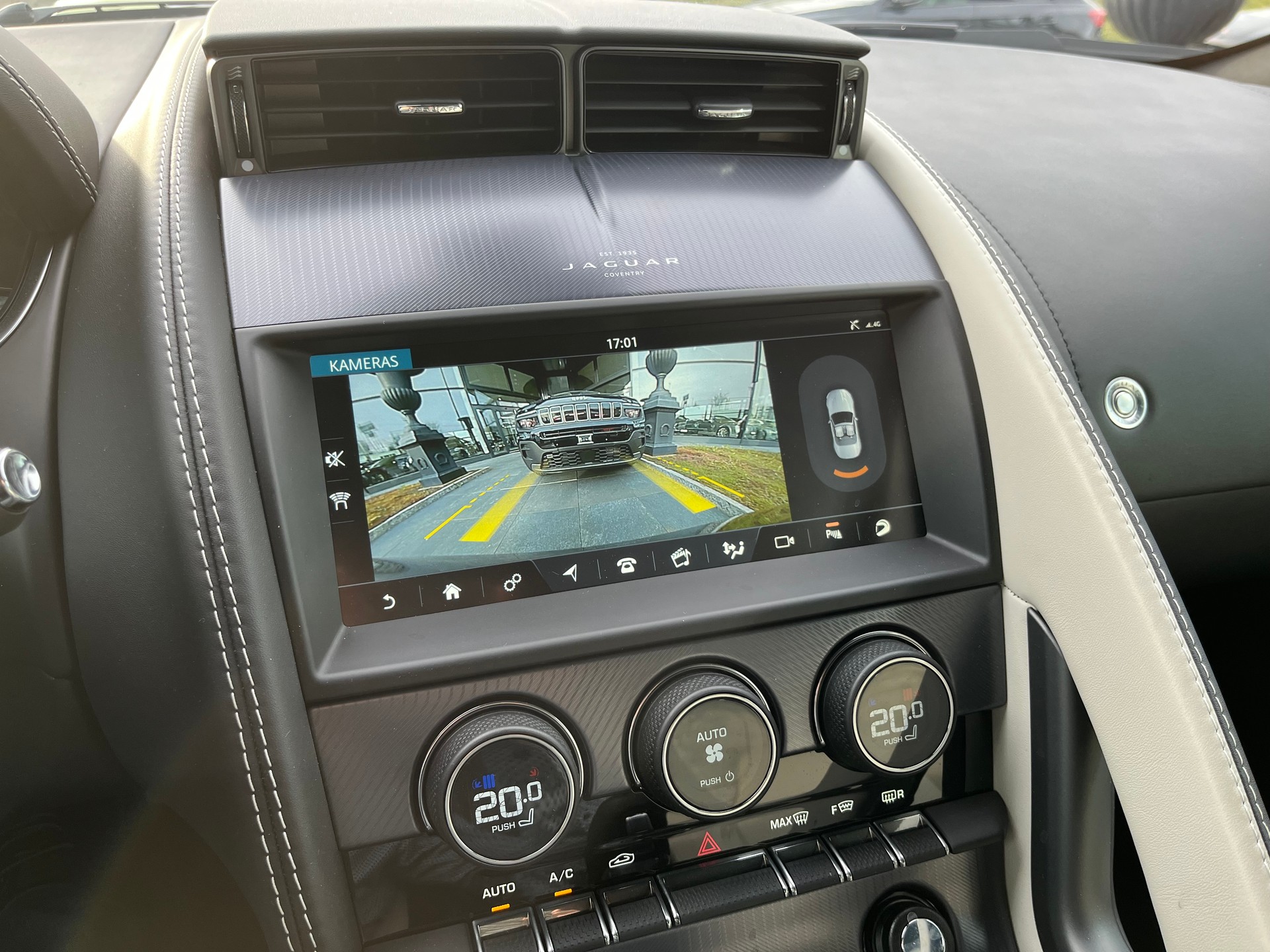 JAGUAR F-Type Convrtible 5.0 V8 R-Dynamic AWD Automatik-image-5