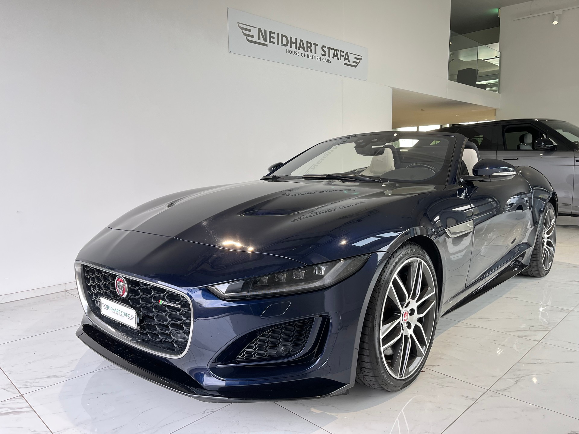 JAGUAR F-Type Convrtible 5.0 V8 R-Dynamic AWD Automatik-image-1