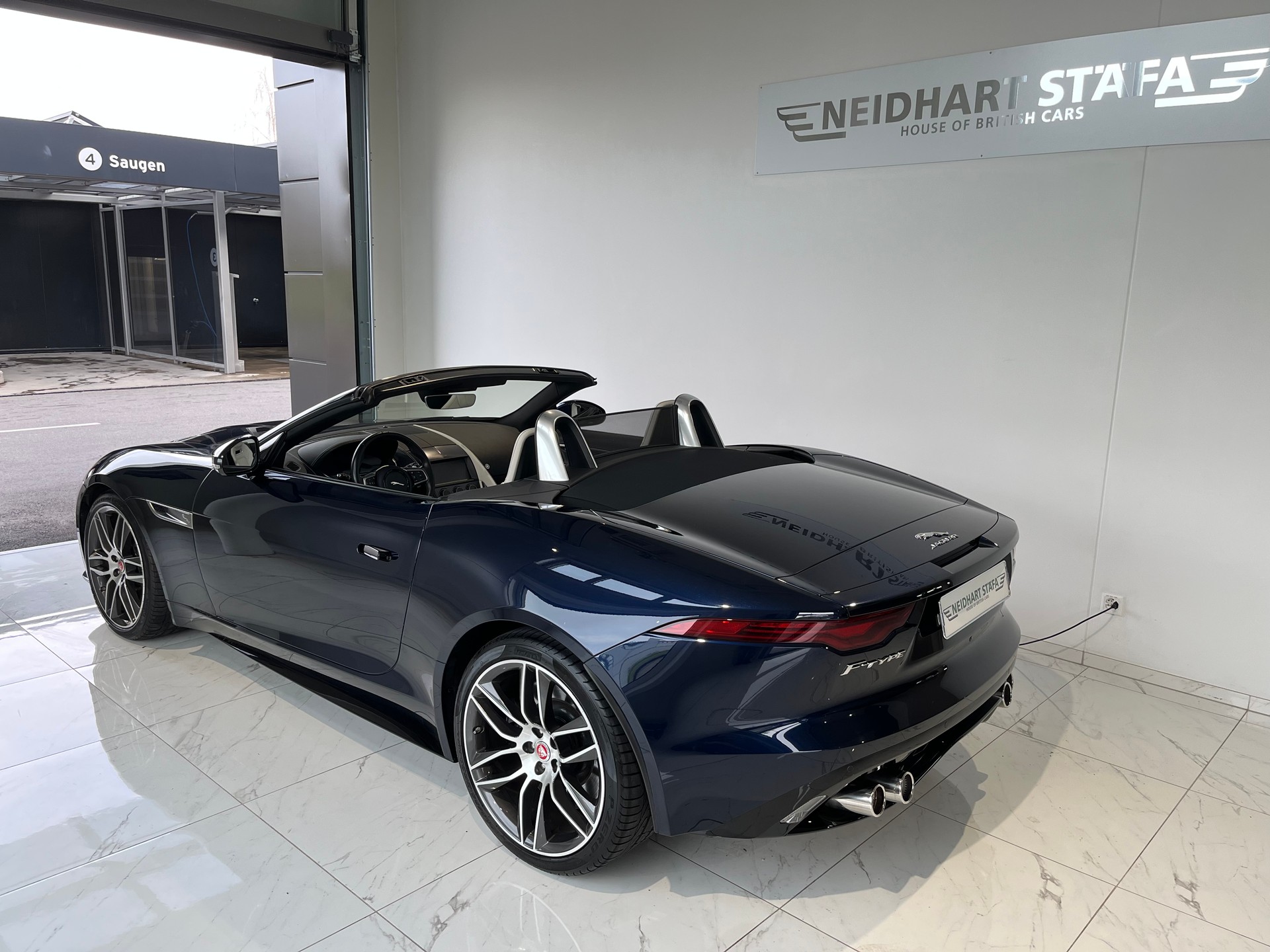 JAGUAR F-Type Convrtible 5.0 V8 R-Dynamic AWD Automatik-image-2