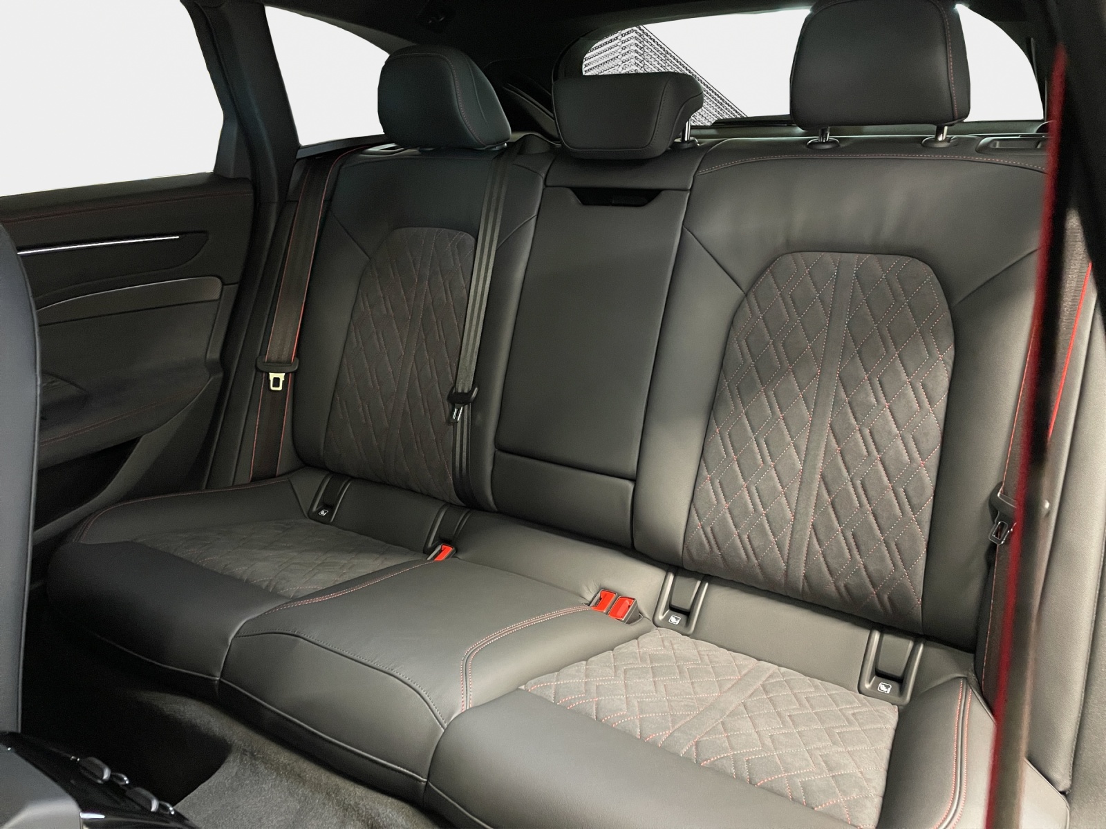 AUDI A6 Avant TFSI quattro 270 kW S tronic-image-11