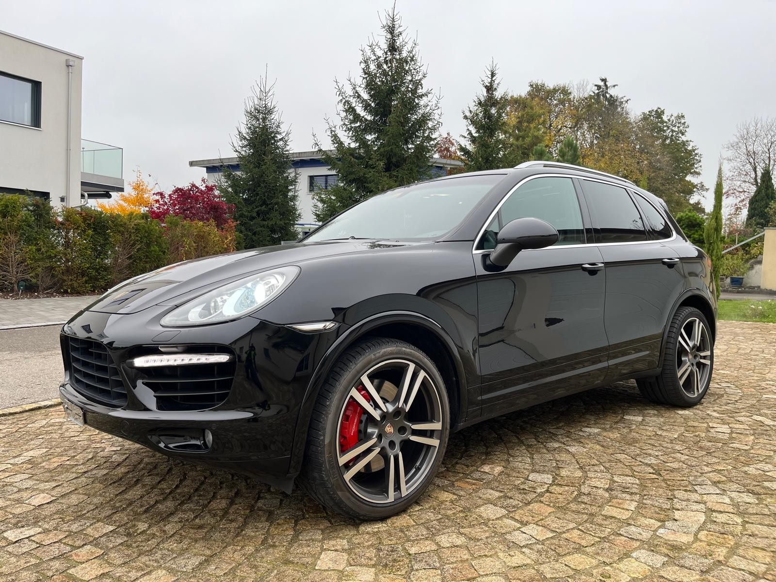 PORSCHE Cayenne Turbo-image-1