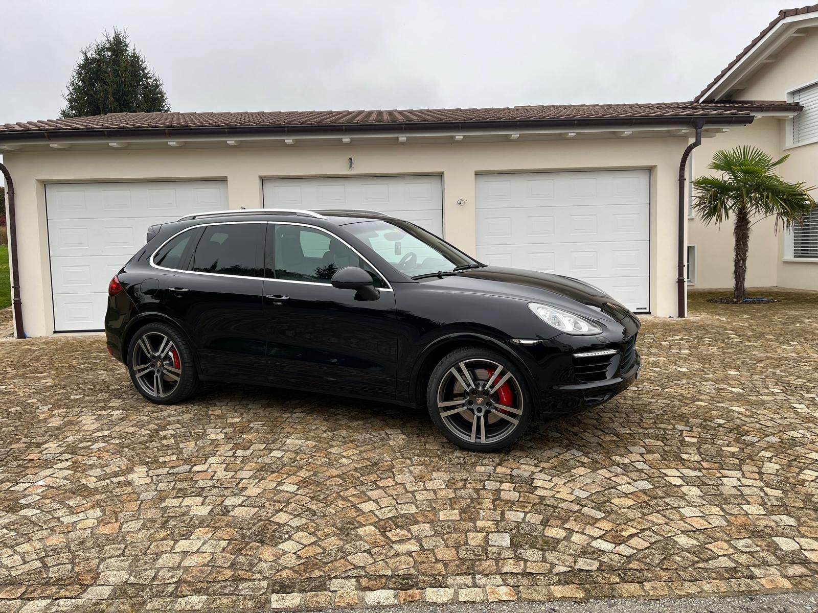 PORSCHE Cayenne Turbo-image-0