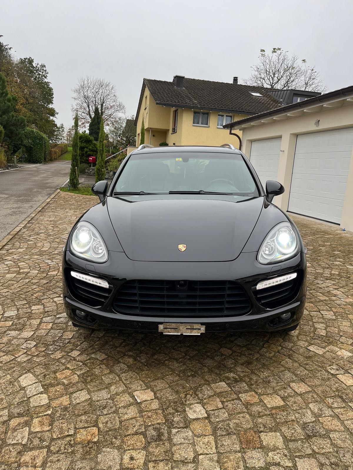PORSCHE Cayenne Turbo-image-3