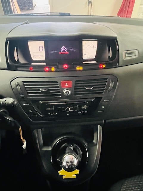 CITROEN C4 Picasso 1.6i 16V Attraction-image-11
