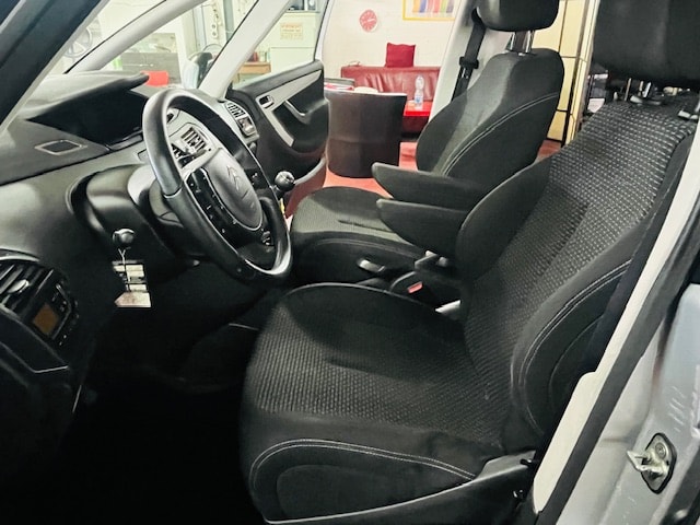 CITROEN C4 Picasso 1.6i 16V Attraction-image-13