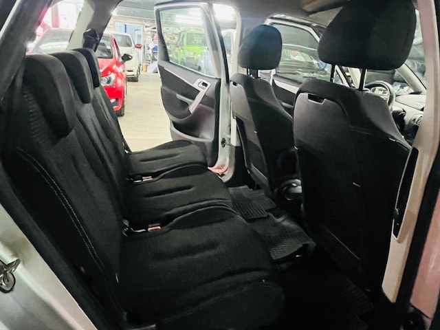 CITROEN C4 Picasso 1.6i 16V Attraction-image-10