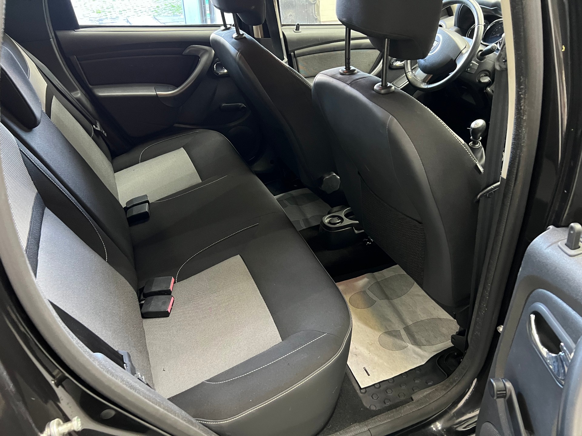 DACIA Duster 1.6 Ambiance 4x4-image-11