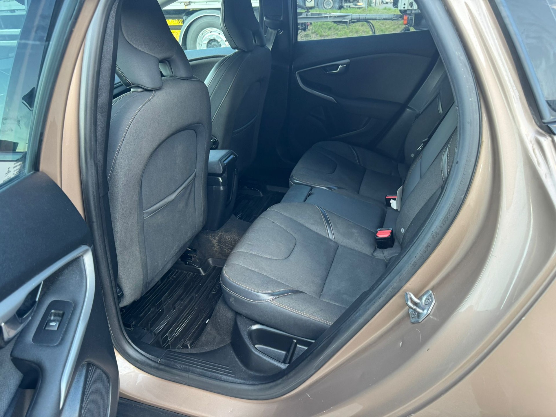 VOLVO V40 Cross Country D3 Geartronic-image-13