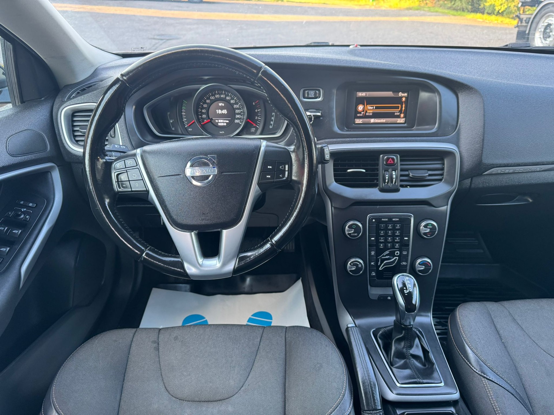 VOLVO V40 Cross Country D3 Geartronic-image-14