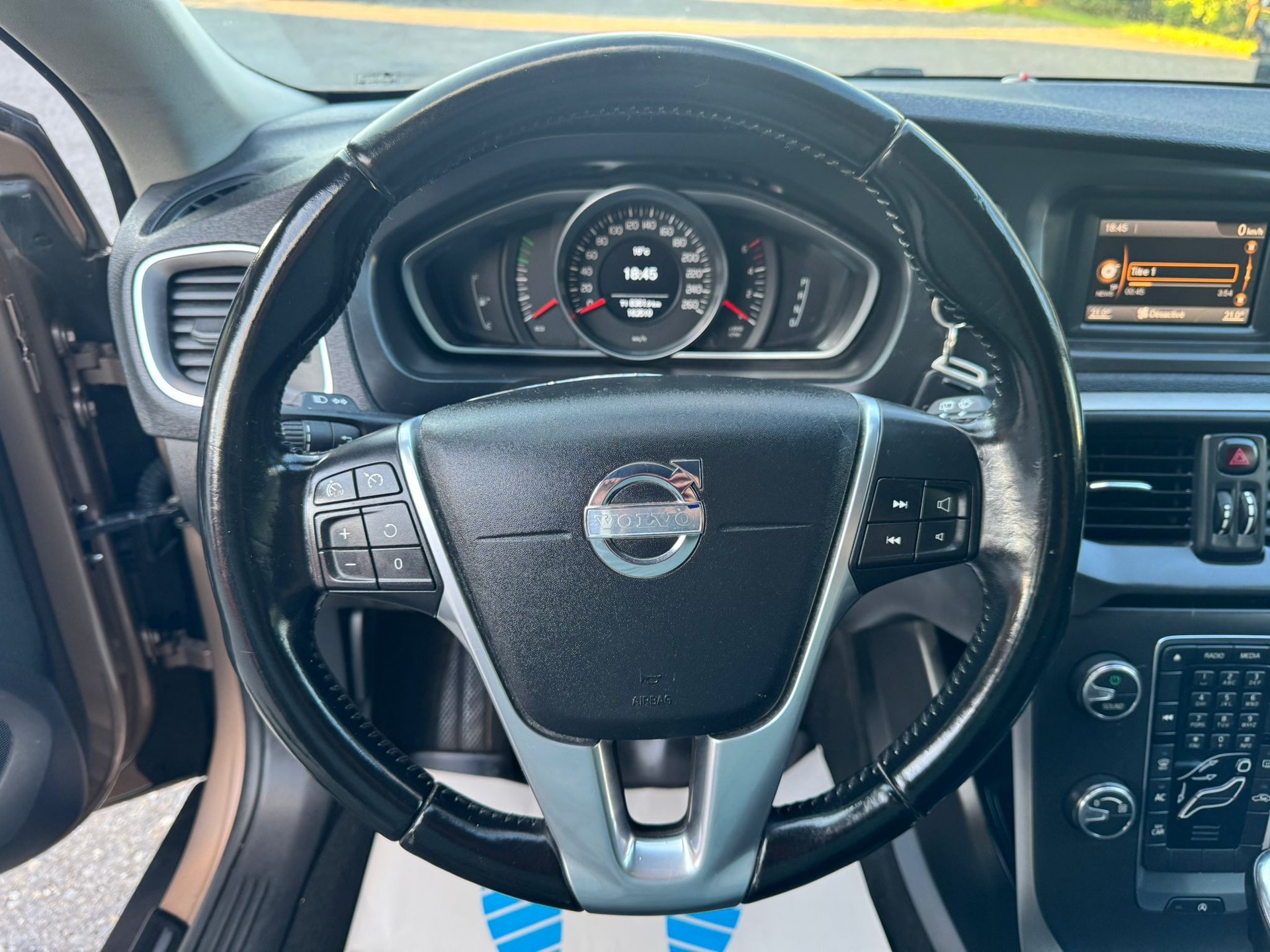 VOLVO V40 Cross Country D3 Geartronic-image-17