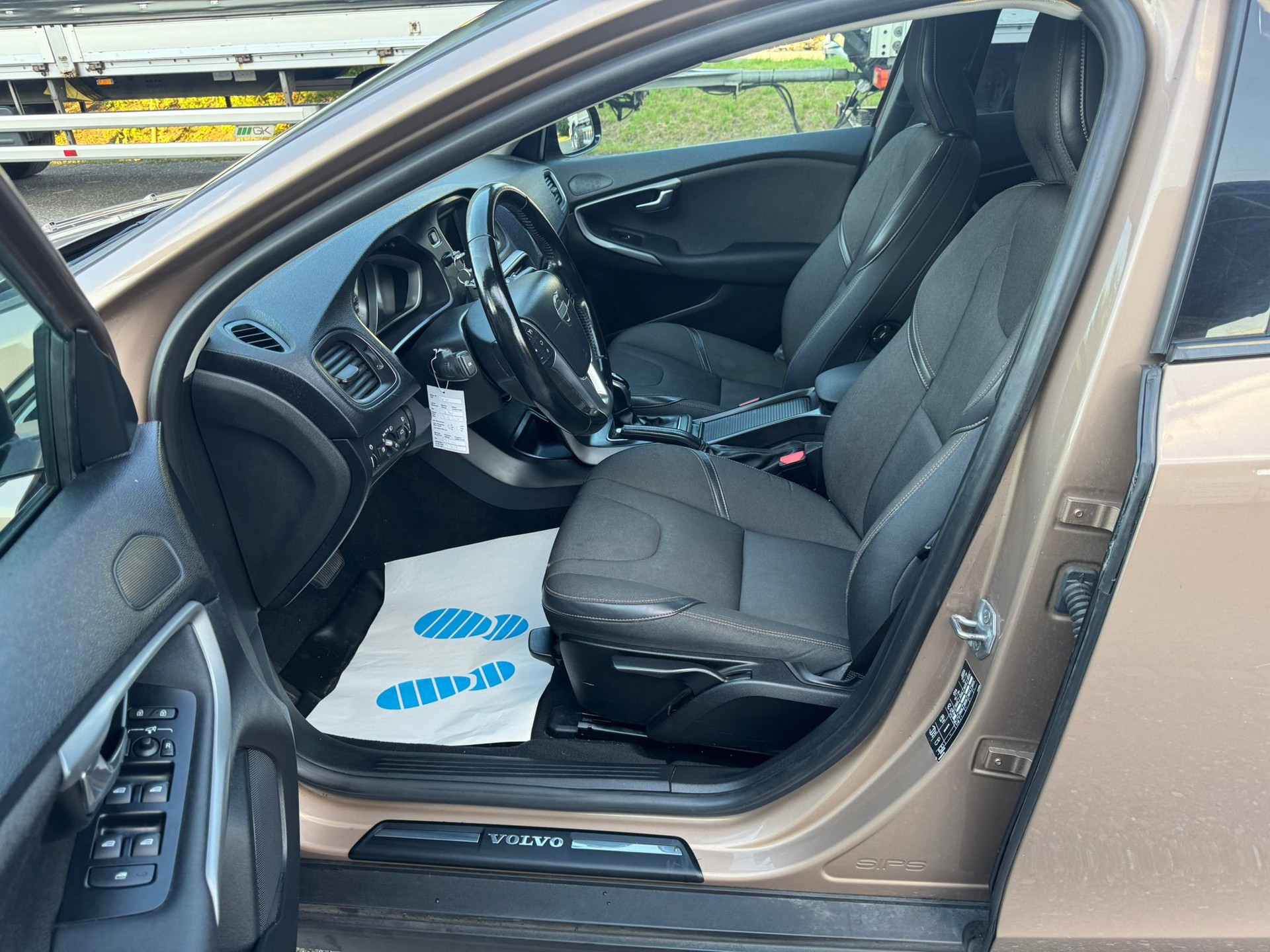 VOLVO V40 Cross Country D3 Geartronic-image-9