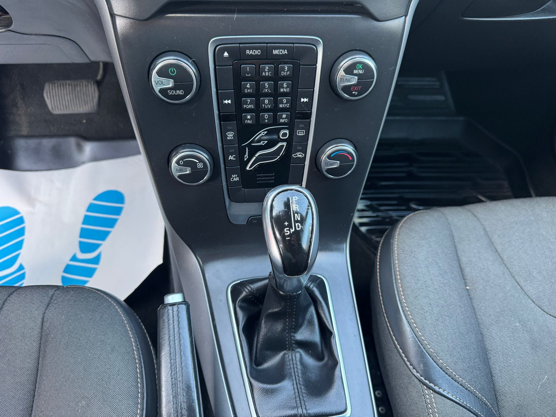 VOLVO V40 Cross Country D3 Geartronic-image-16
