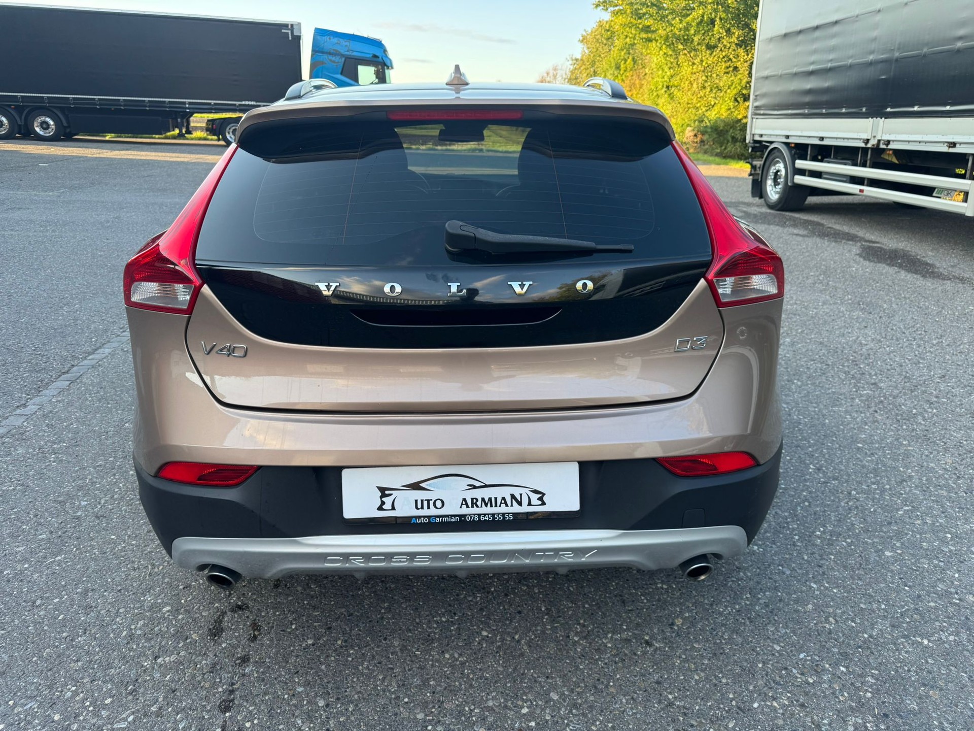VOLVO V40 Cross Country D3 Geartronic-image-3