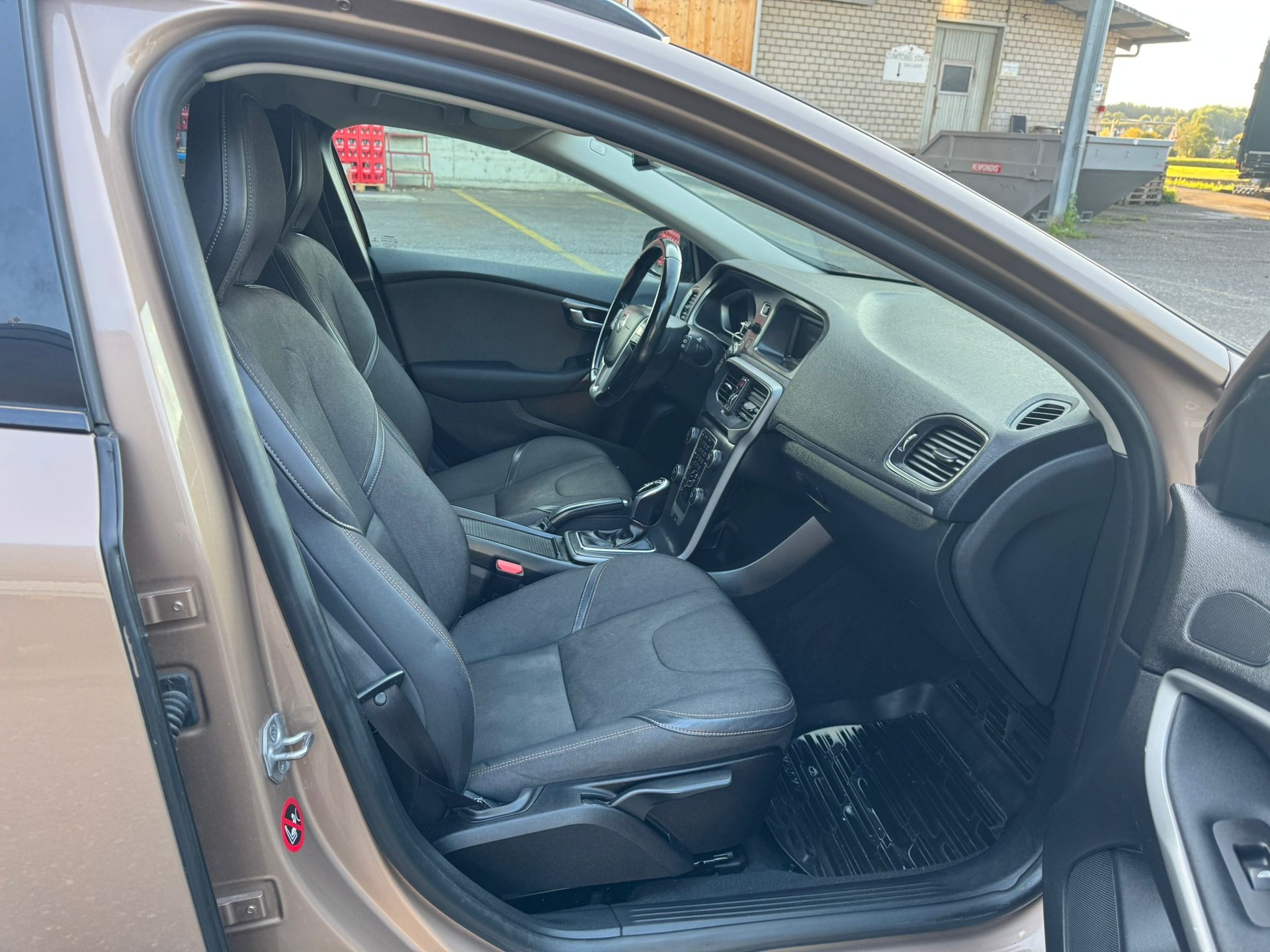VOLVO V40 Cross Country D3 Geartronic-image-11