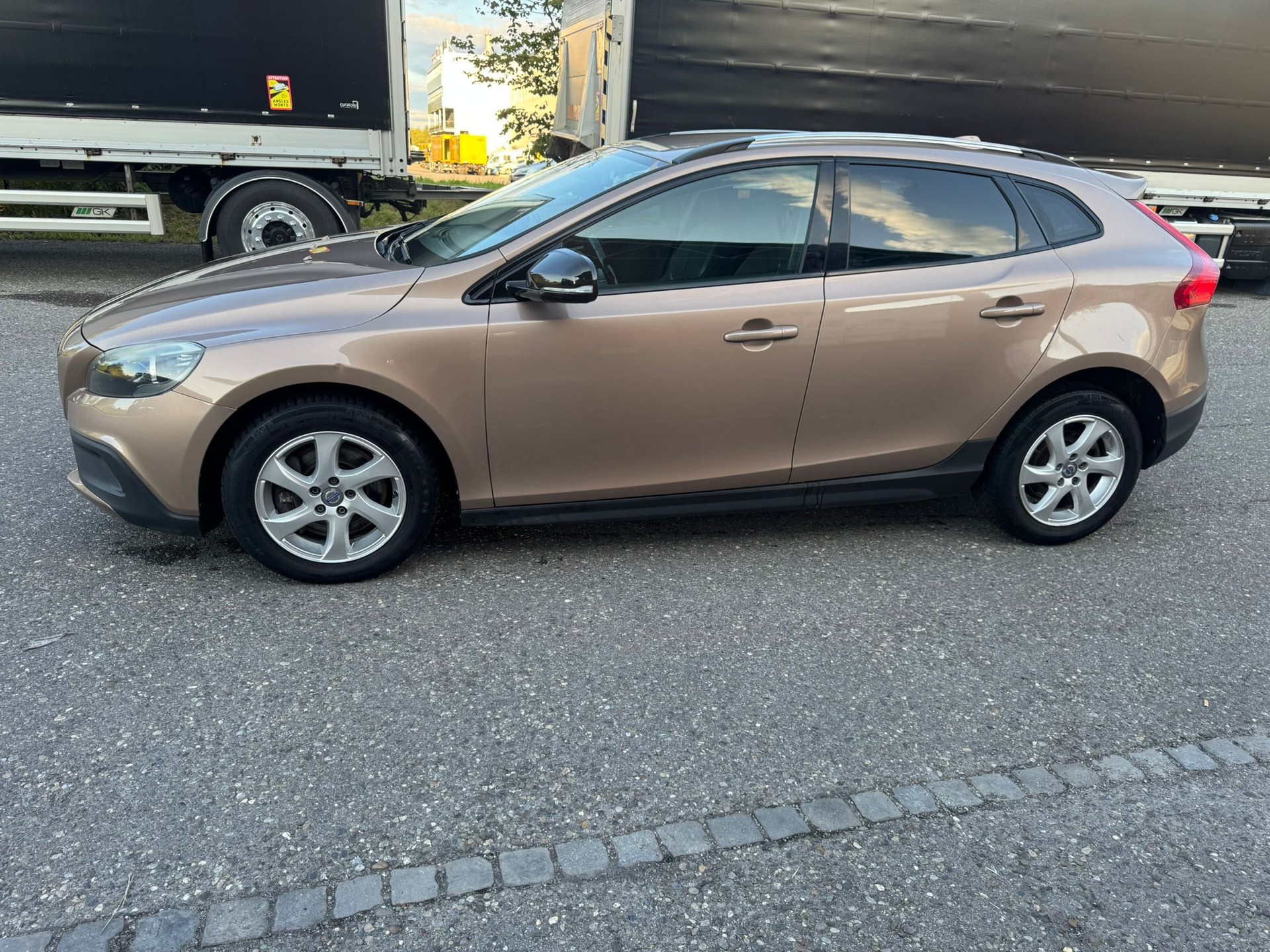 VOLVO V40 Cross Country D3 Geartronic-image-7