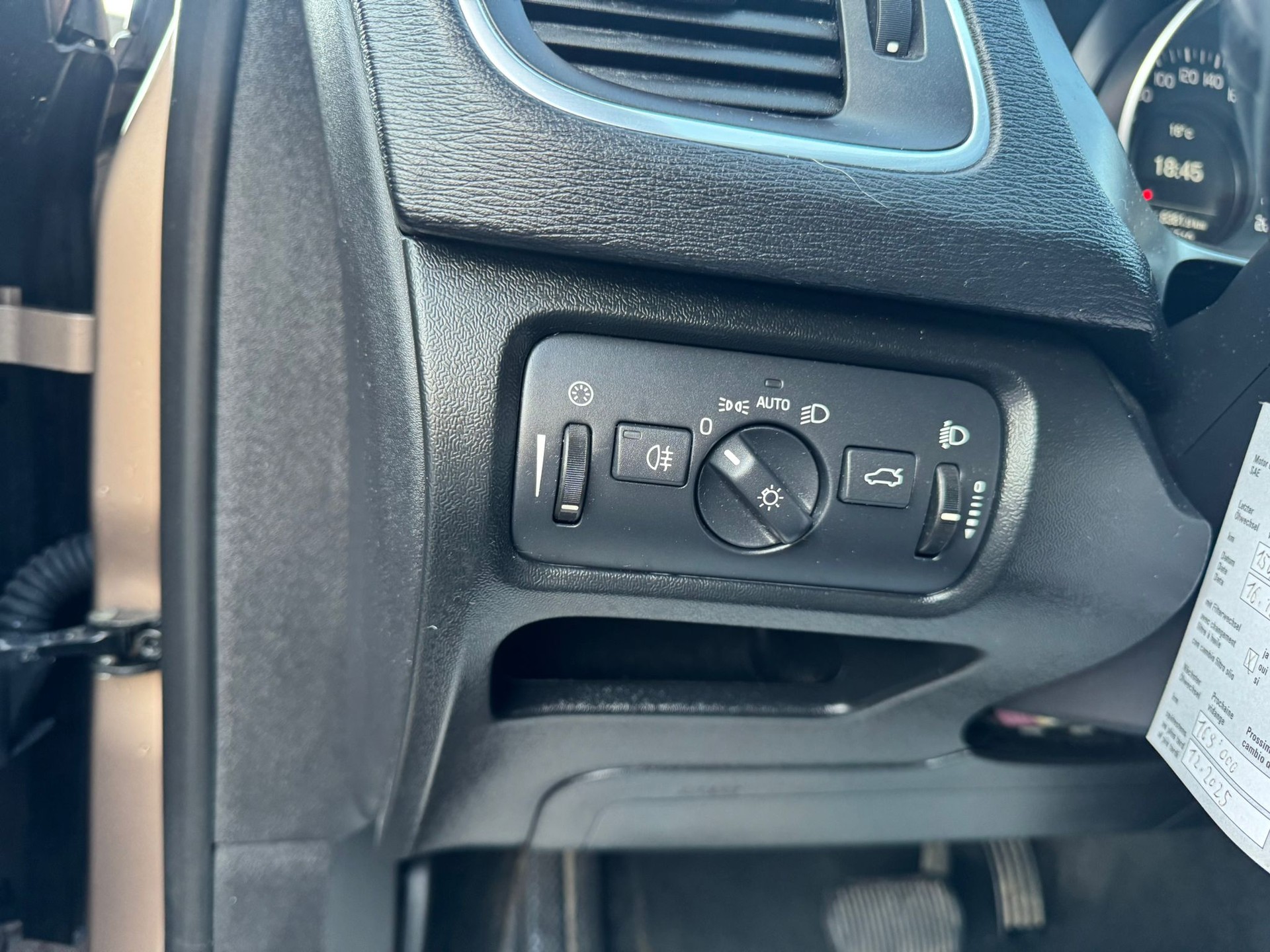 VOLVO V40 Cross Country D3 Geartronic-image-15