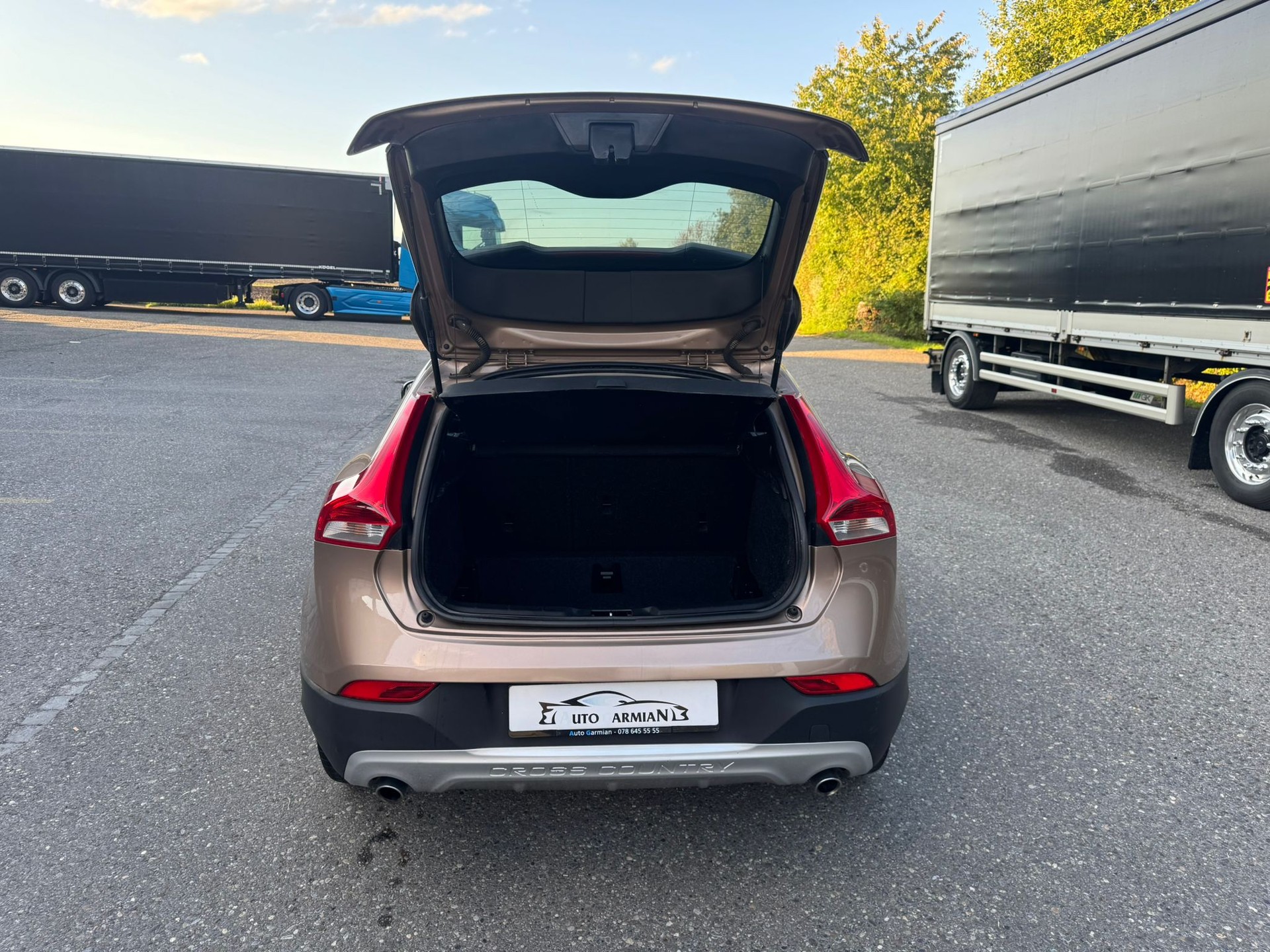 VOLVO V40 Cross Country D3 Geartronic-image-6