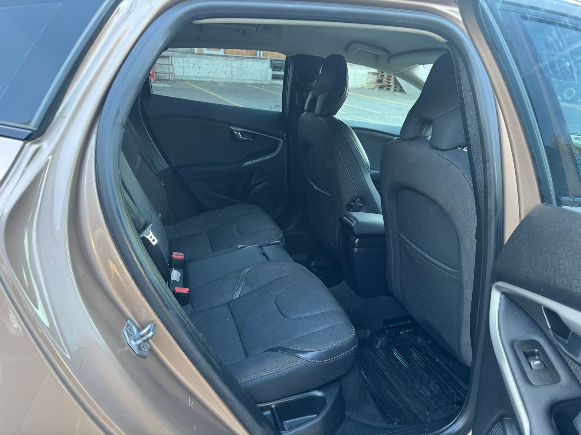 VOLVO V40 Cross Country D3 Geartronic-image-12