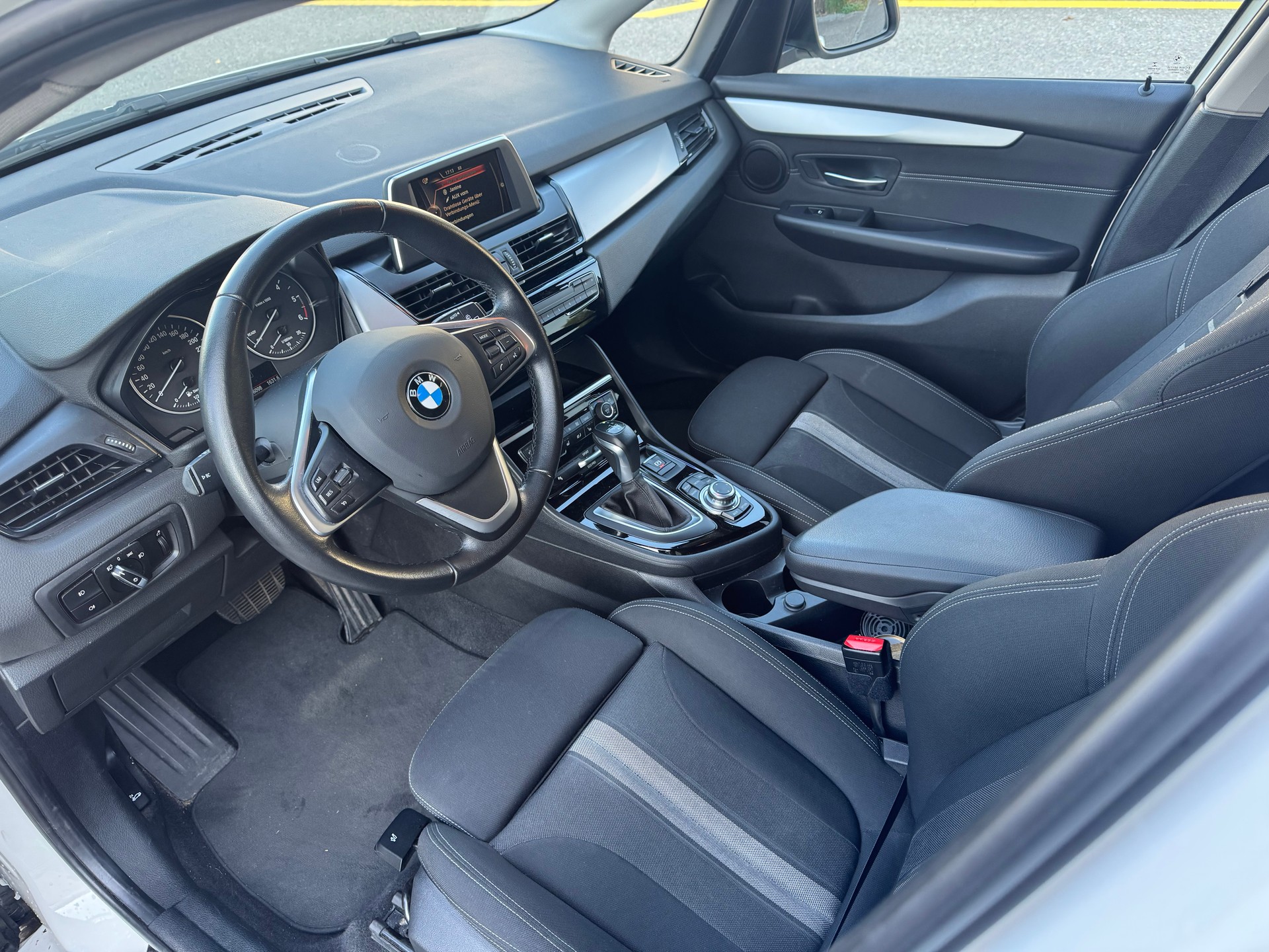 BMW 218d Active Tourer Steptronic-image-11