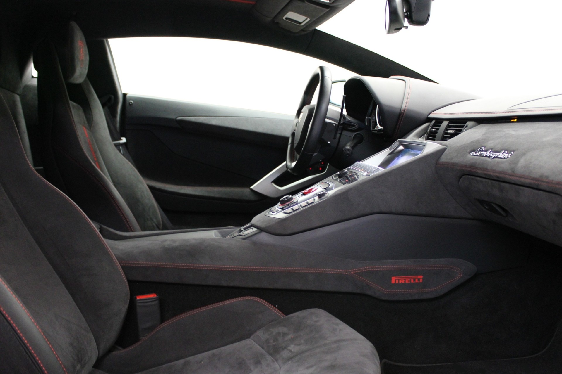 LAMBORGHINI Aventador LP700-4 Coupé E-Gear Pirelli Edition-image-6