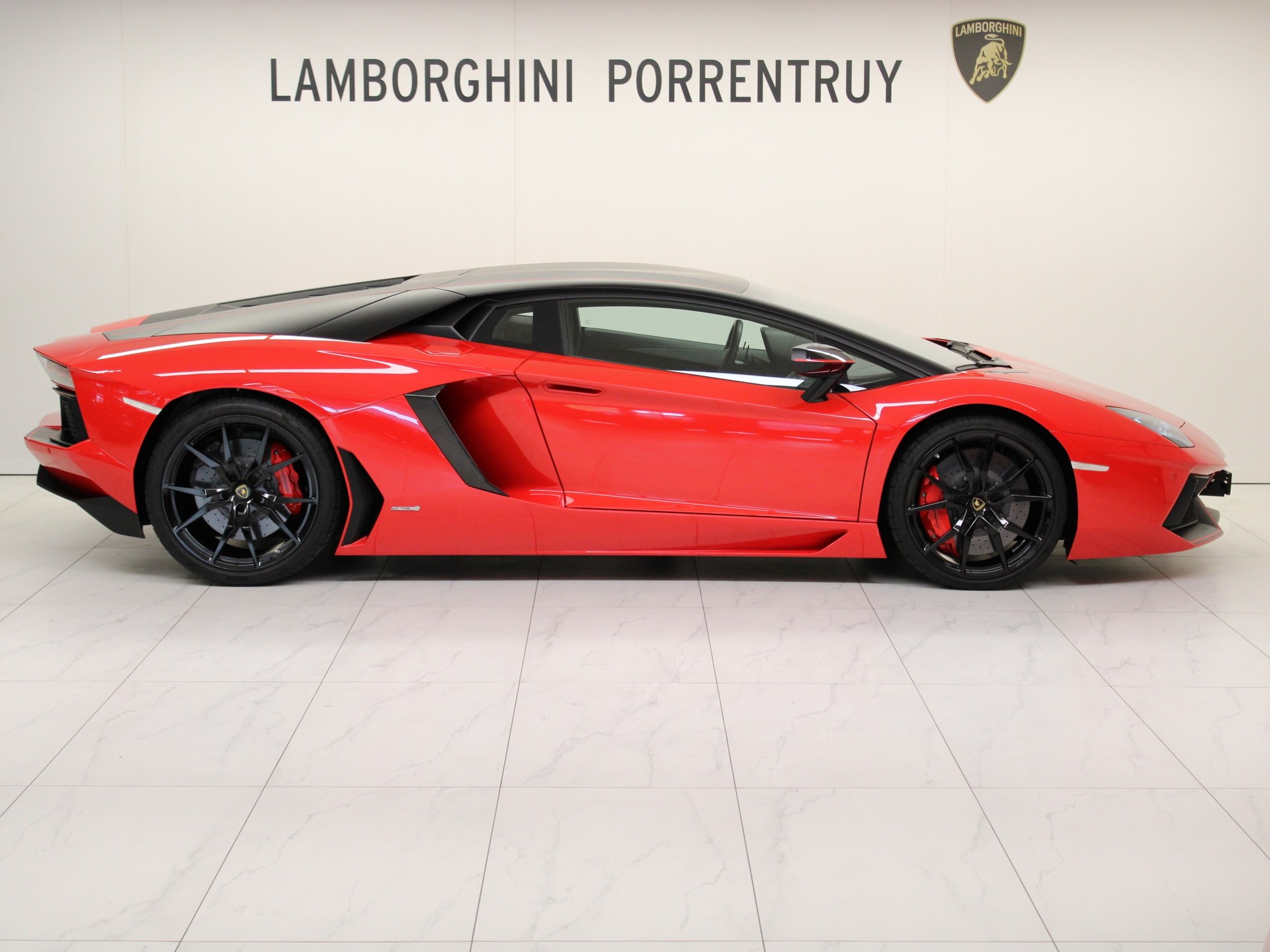 LAMBORGHINI Aventador LP700-4 Coupé E-Gear Pirelli Edition-image-1