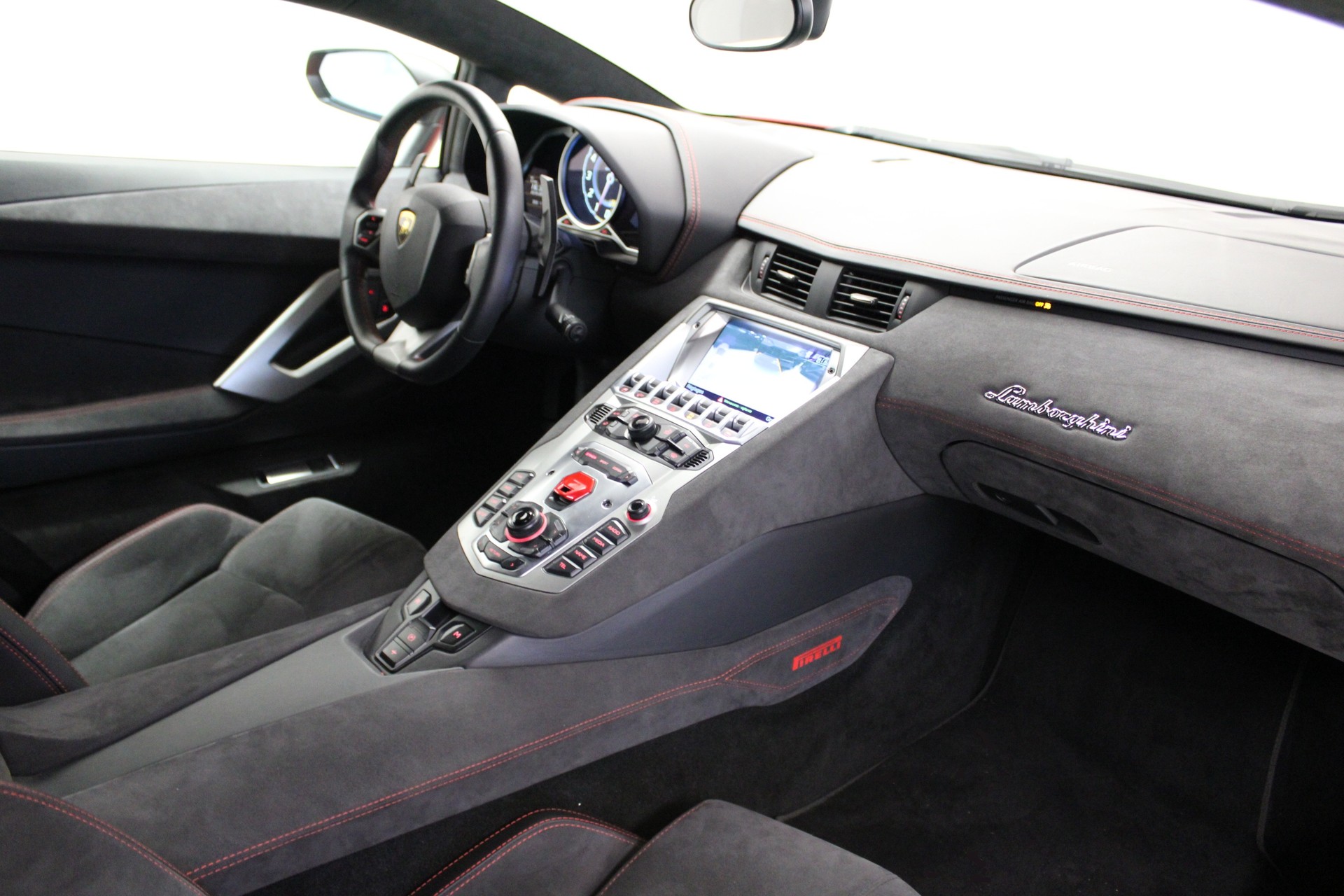 LAMBORGHINI Aventador LP700-4 Coupé E-Gear Pirelli Edition-image-5