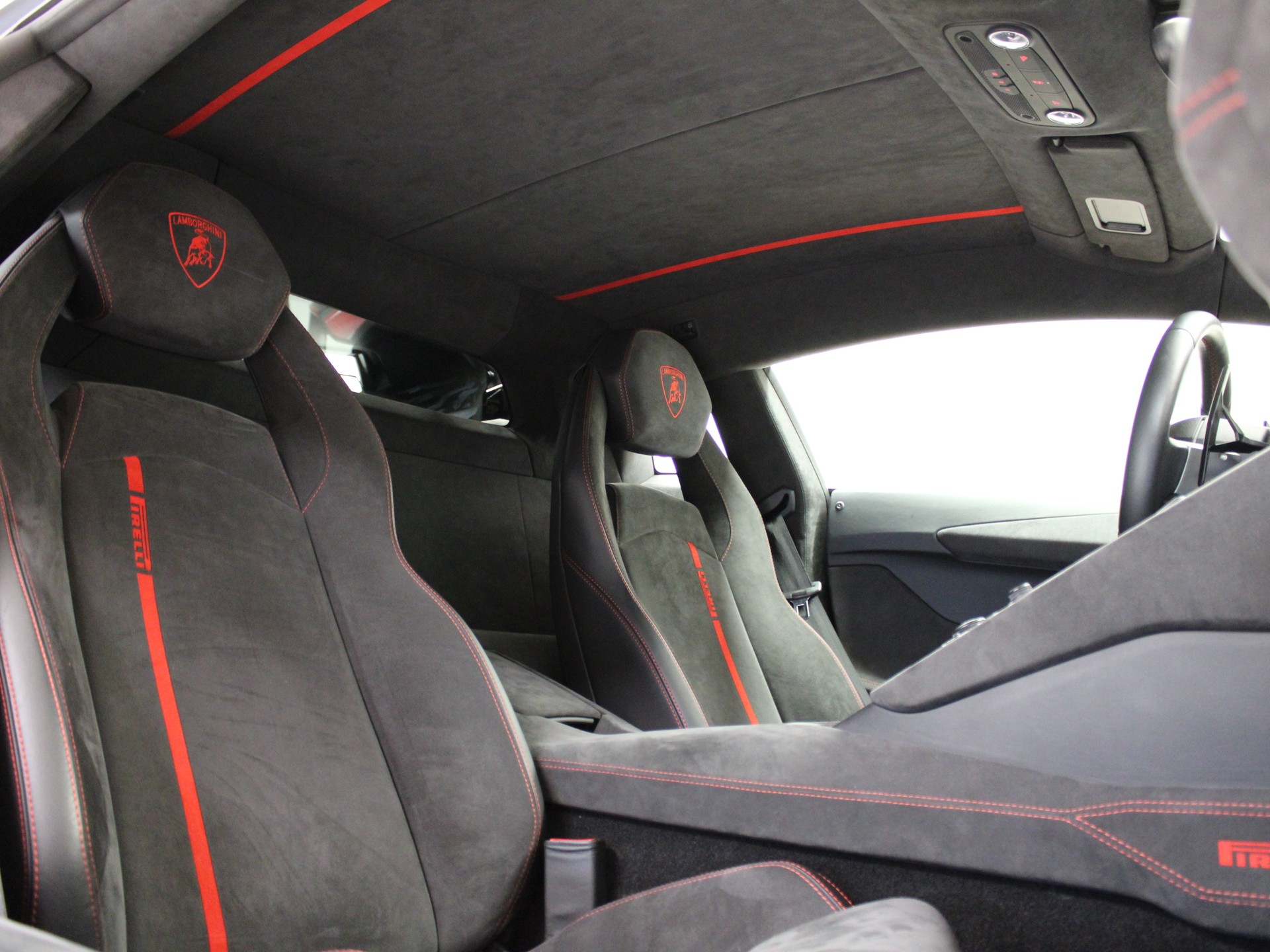 LAMBORGHINI Aventador LP700-4 Coupé E-Gear Pirelli Edition-image-7