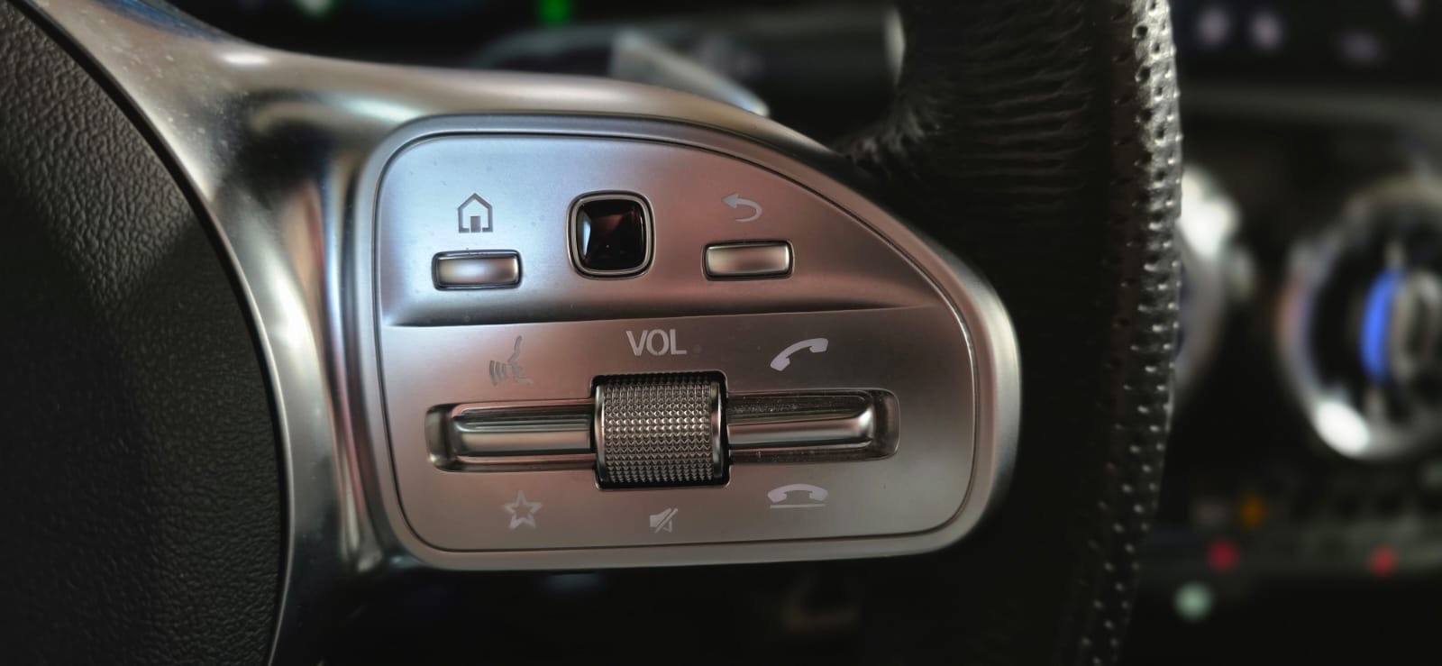 MERCEDES-BENZ A 250 AMG Line 7G-DCT *CH-Fahrzeug*-image-18