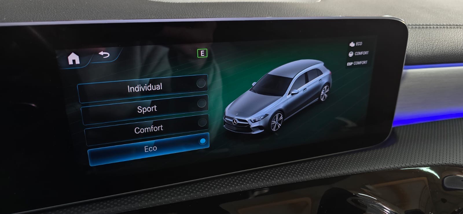 MERCEDES-BENZ A 250 AMG Line 7G-DCT *CH-Fahrzeug*-image-20