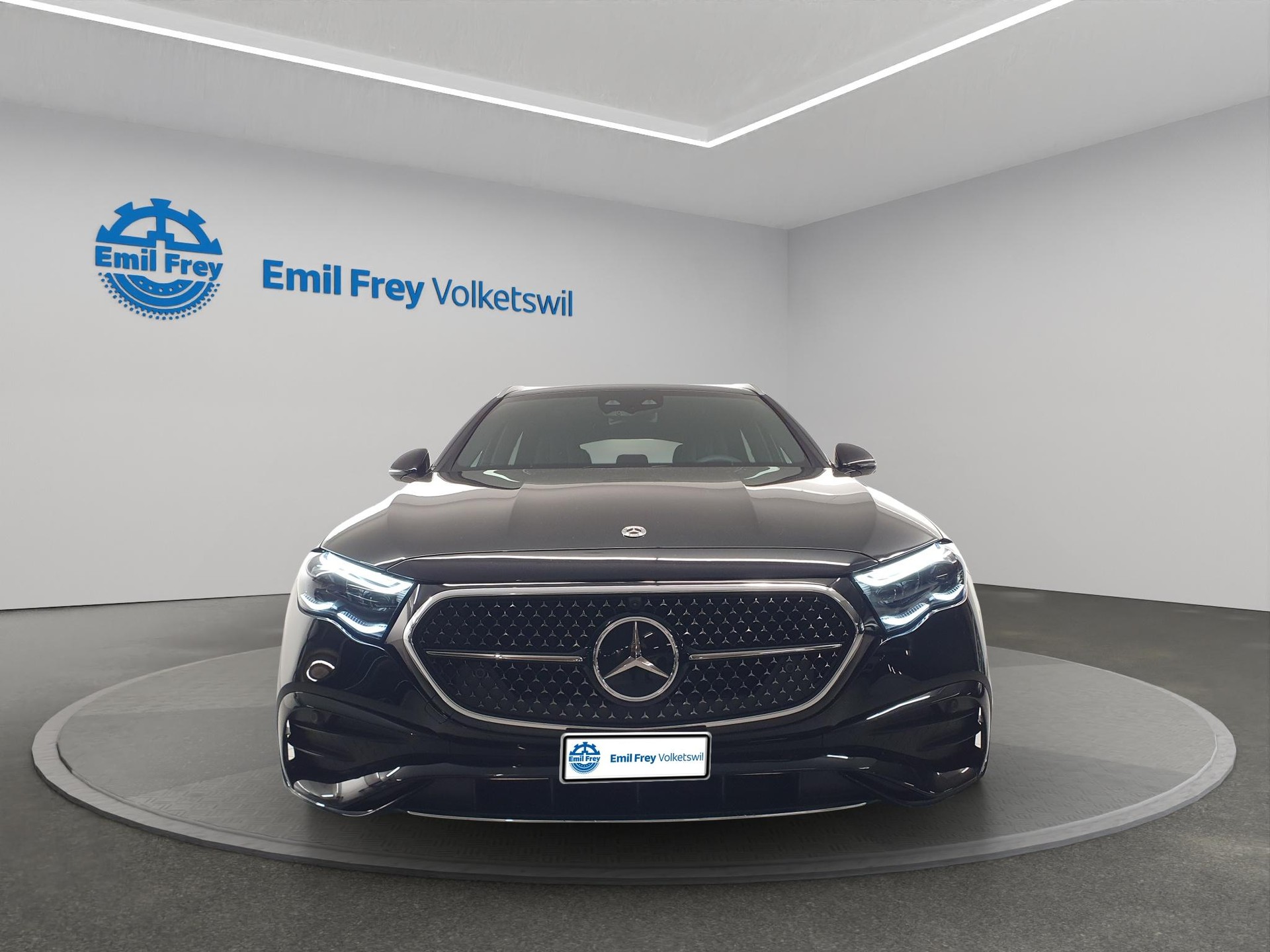MERCEDES-BENZ E 220 d AMG Line Kombi-image-3