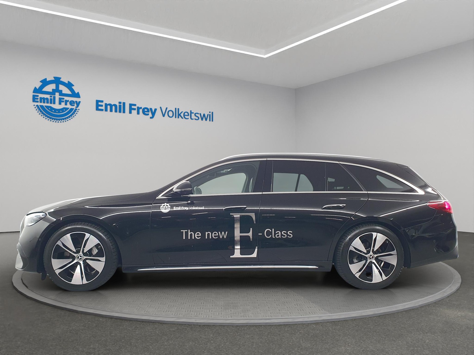 MERCEDES-BENZ E 220 d AMG Line Kombi-image-1