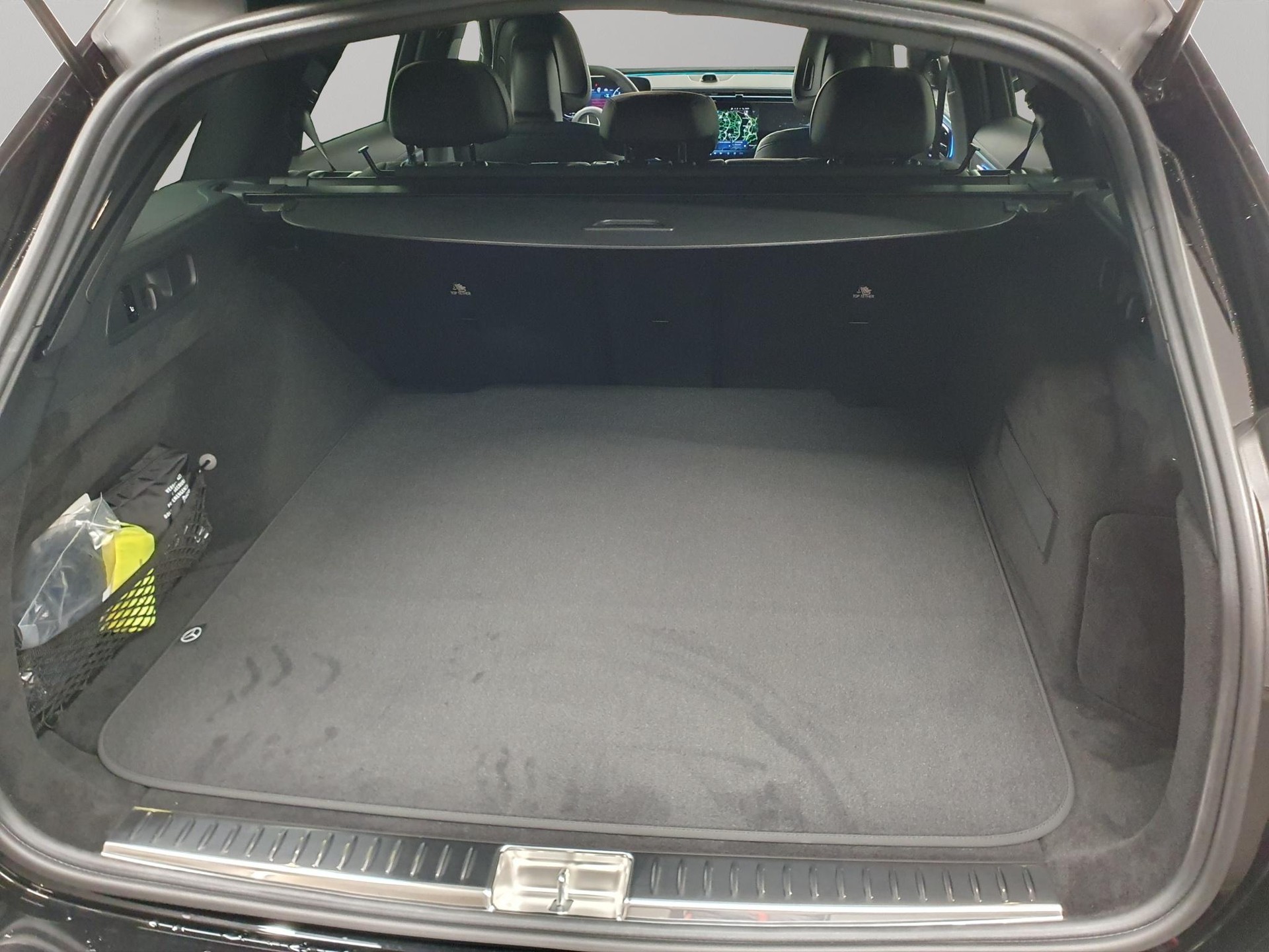 MERCEDES-BENZ E 220 d AMG Line Kombi-image-5