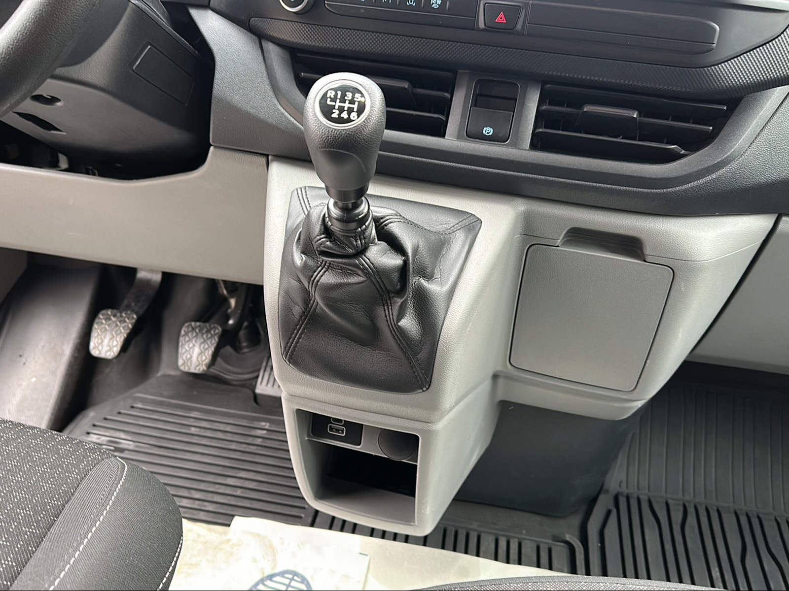 FORD Transit Custom Combi 320 L1H1 Trend-image-16