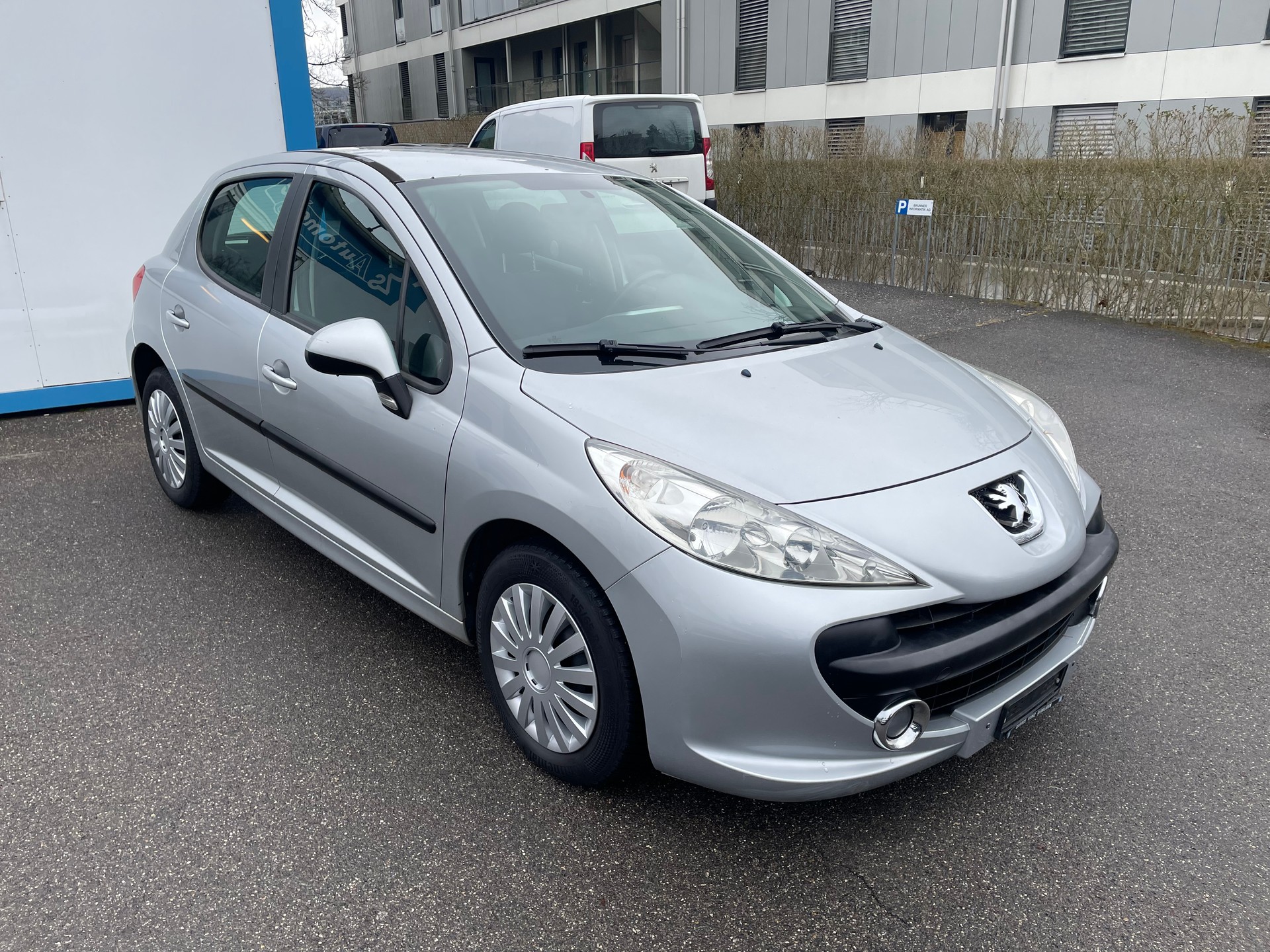 PEUGEOT 207 1.4 16V Trendy-image-4