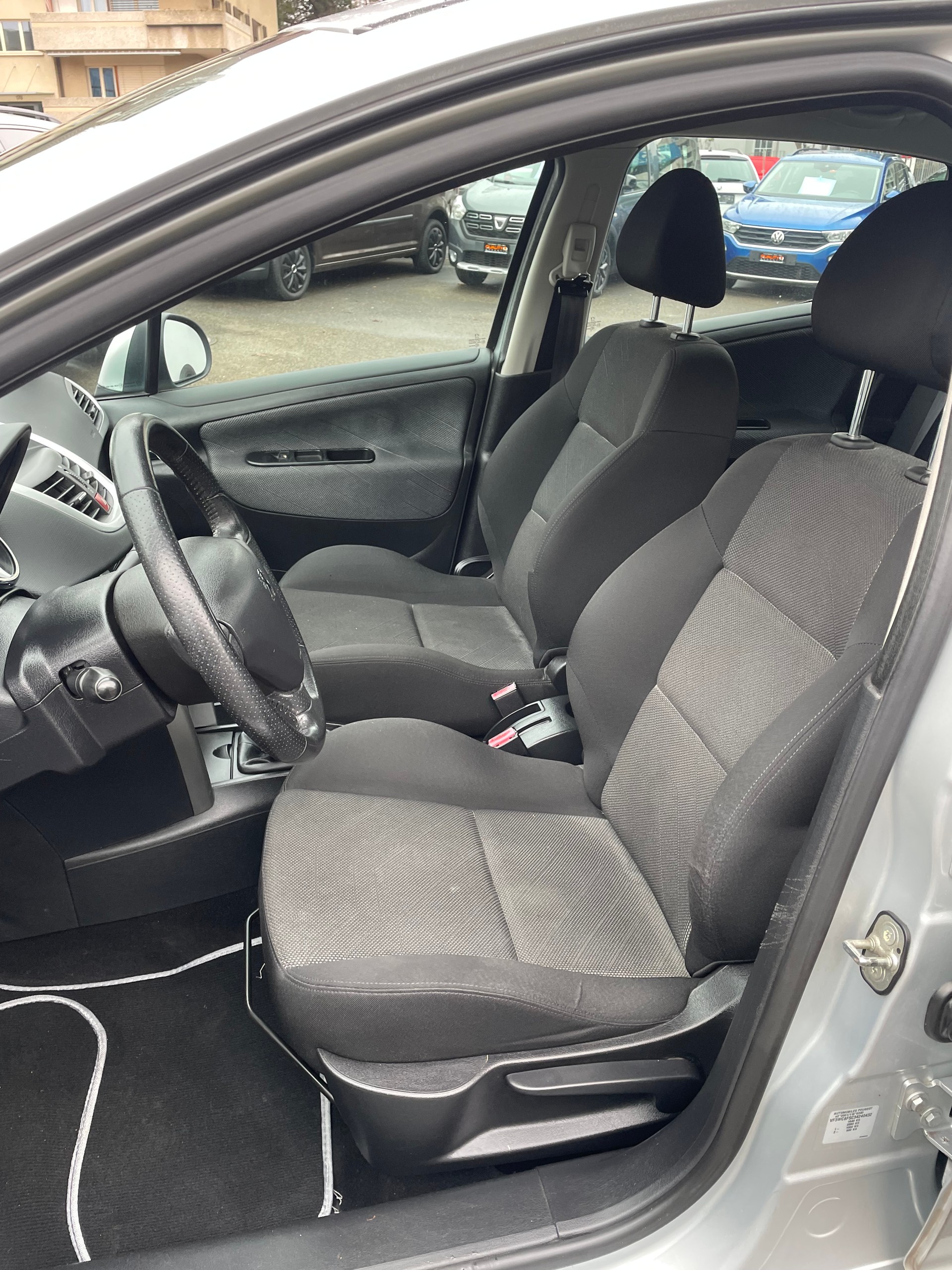 PEUGEOT 207 1.4 16V Trendy-image-7