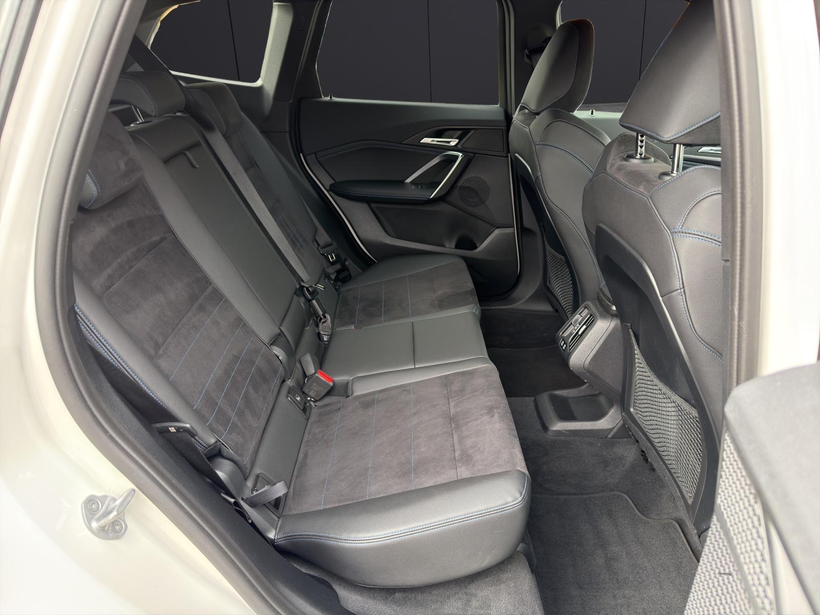 BMW X1 20i sDrive paddles-image-13