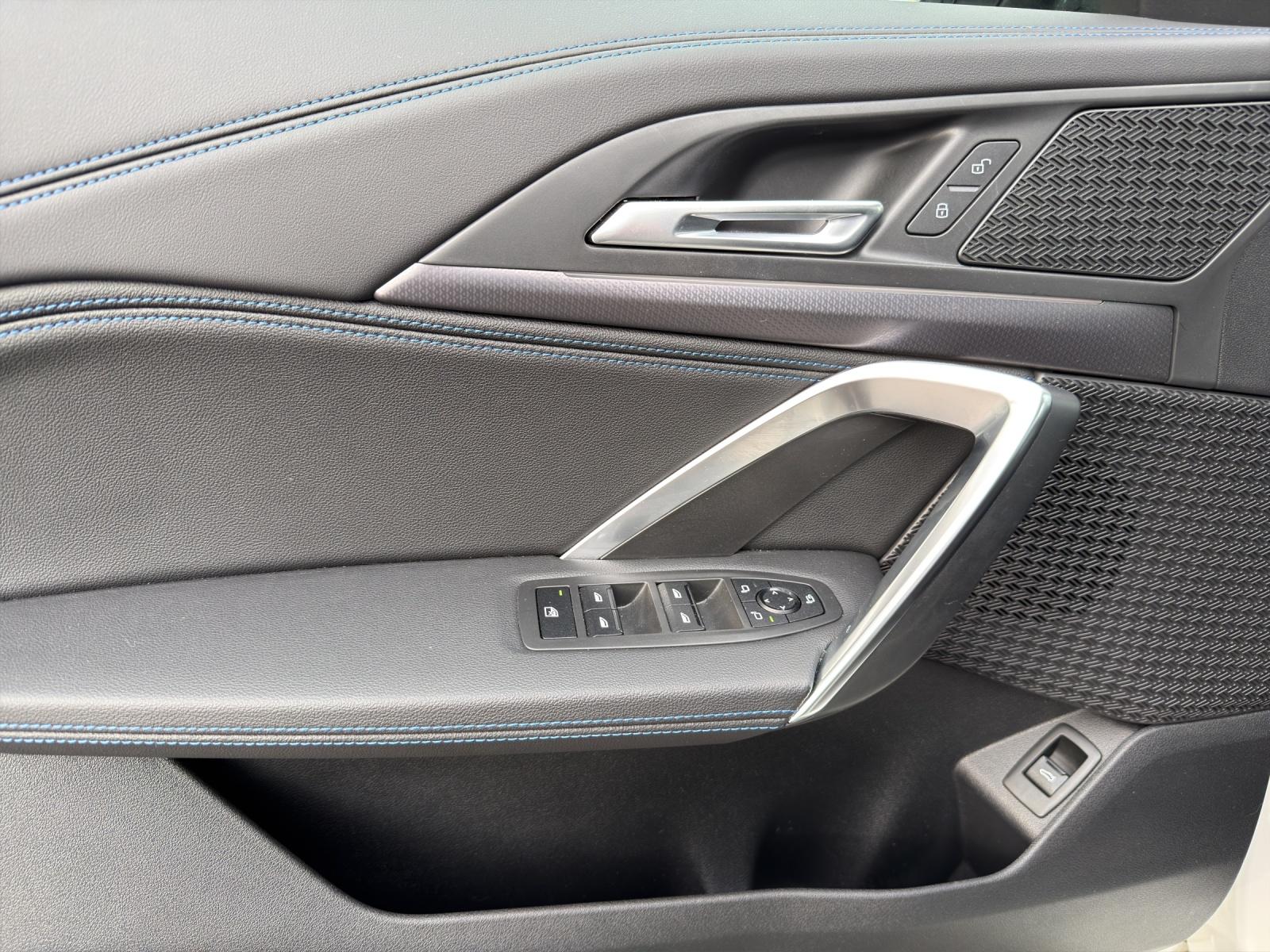 BMW X1 20i sDrive paddles-image-7
