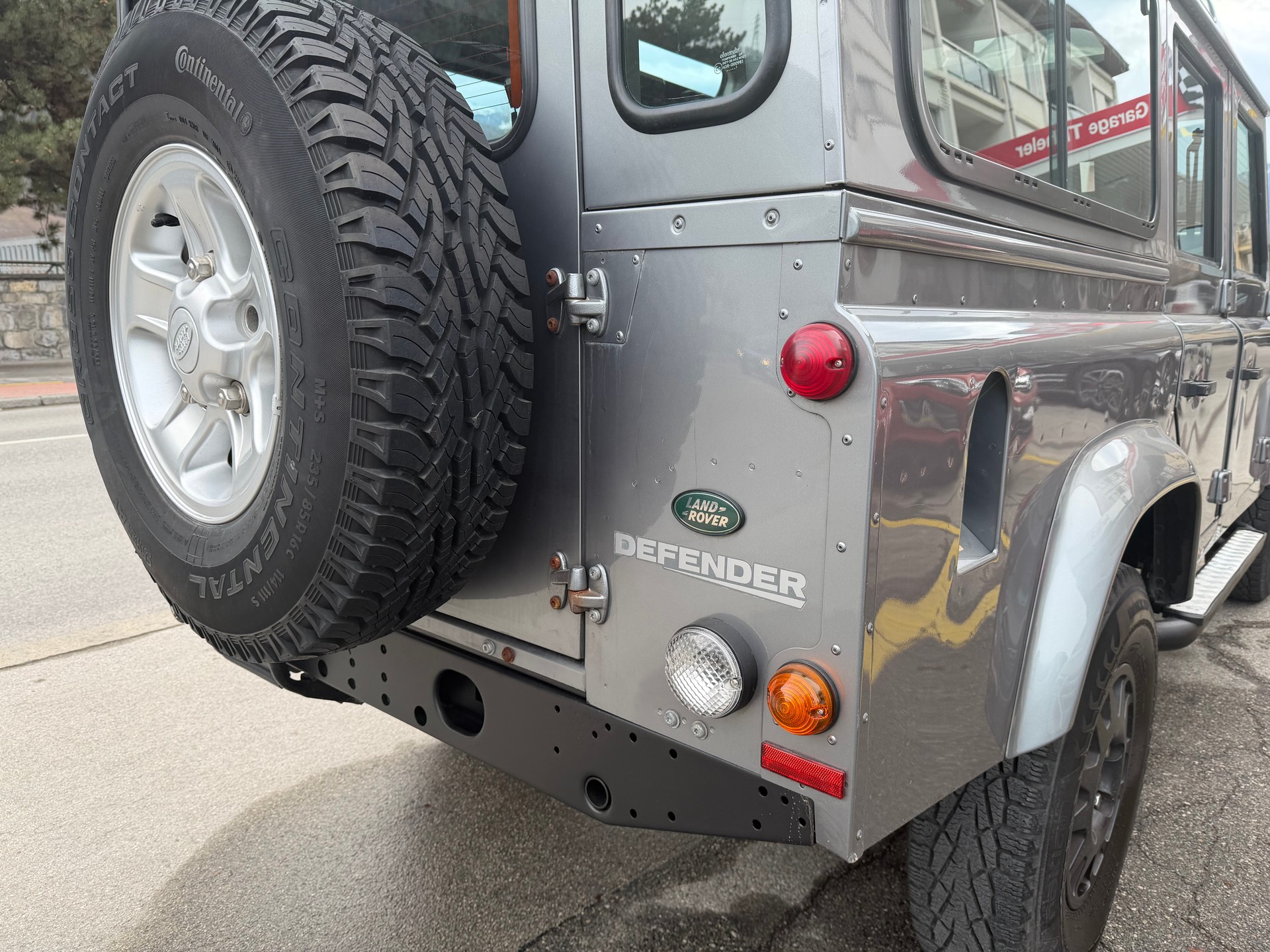 LAND ROVER Defender 110 2.4 Td4 Station Wagon-image-8