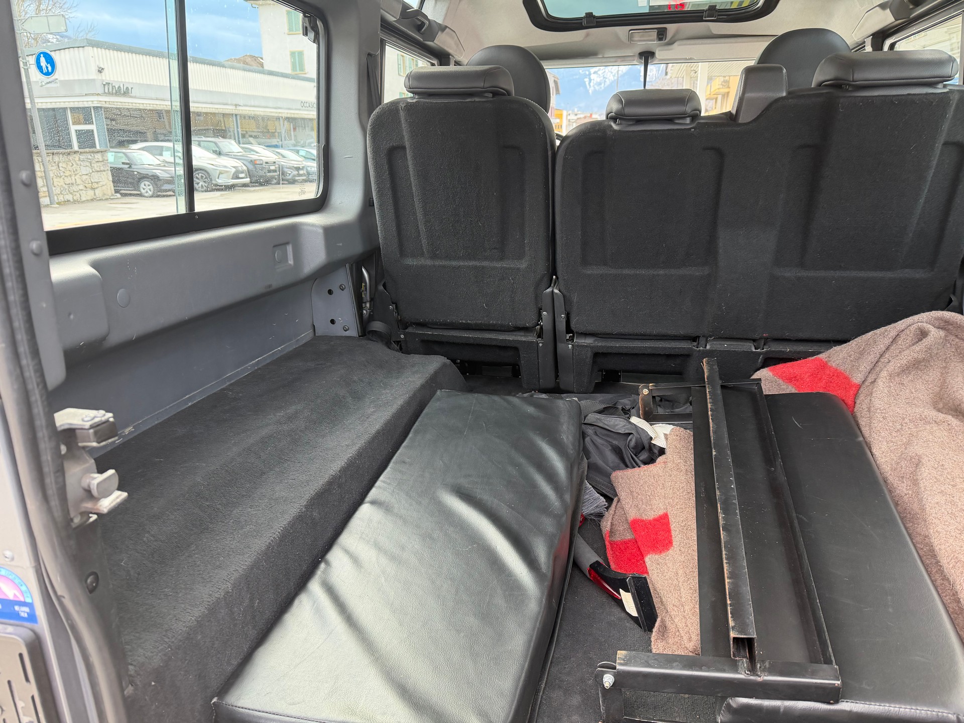LAND ROVER Defender 110 2.4 Td4 Station Wagon-image-19