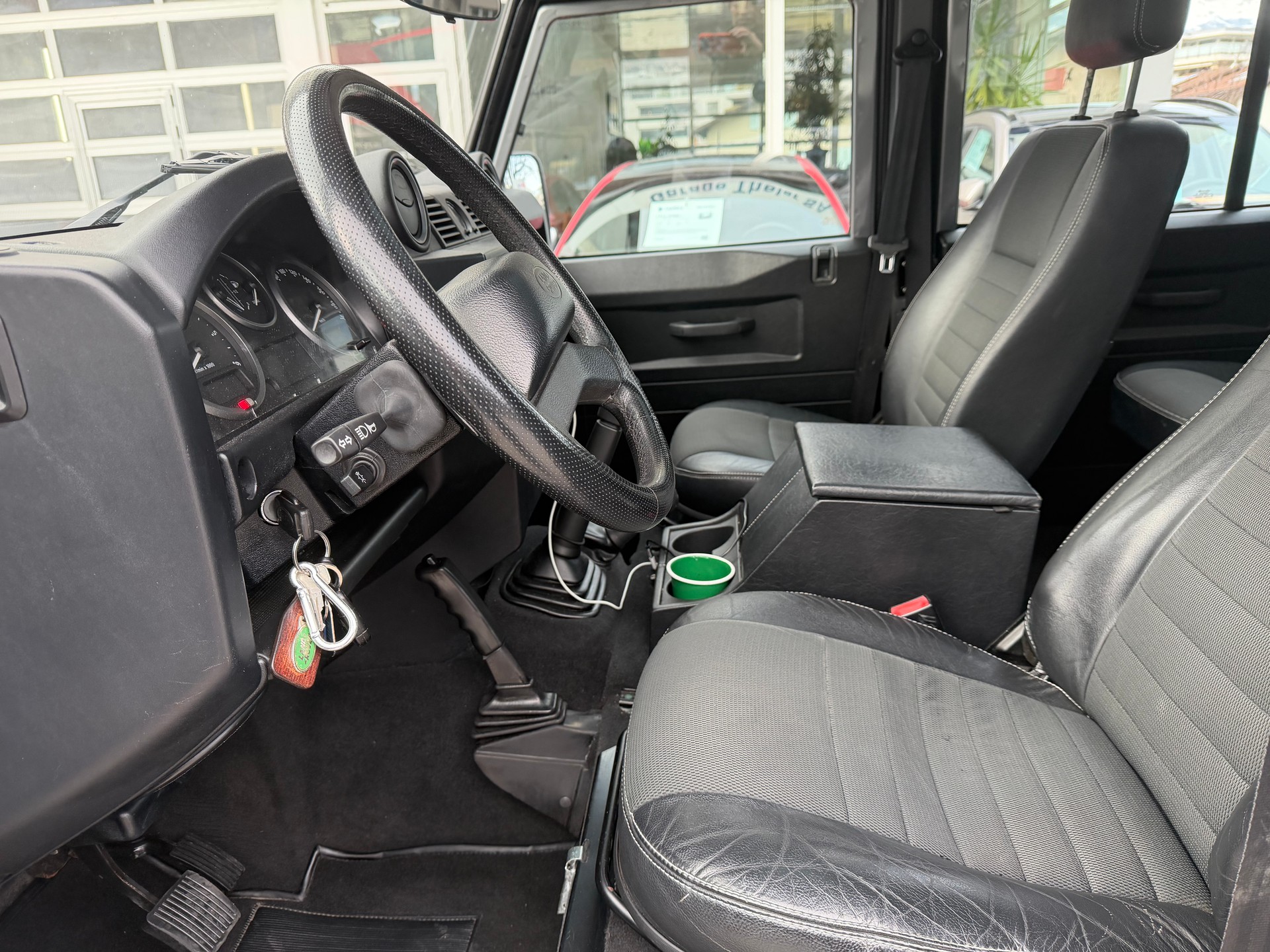 LAND ROVER Defender 110 2.4 Td4 Station Wagon-image-11