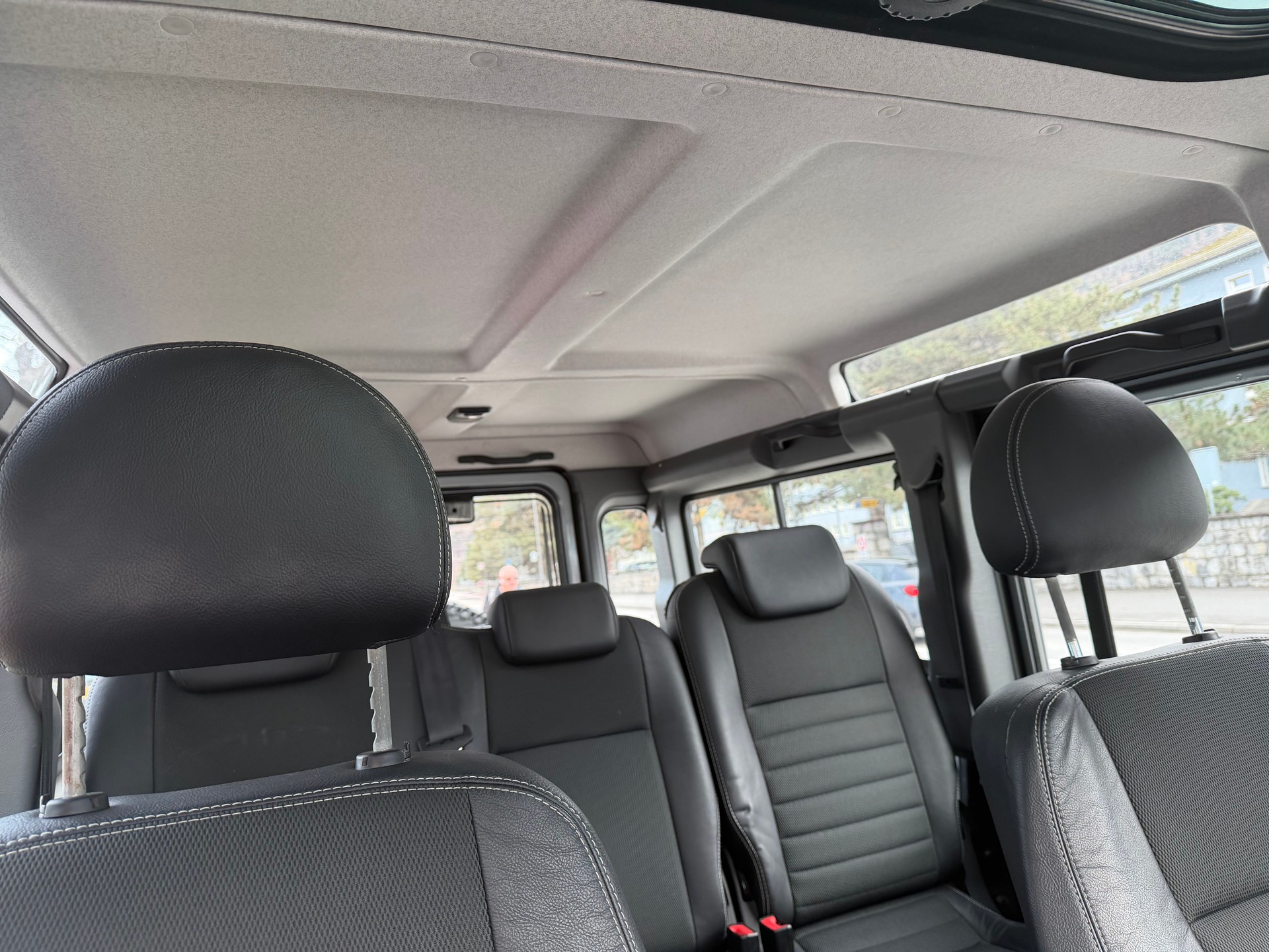 LAND ROVER Defender 110 2.4 Td4 Station Wagon-image-20