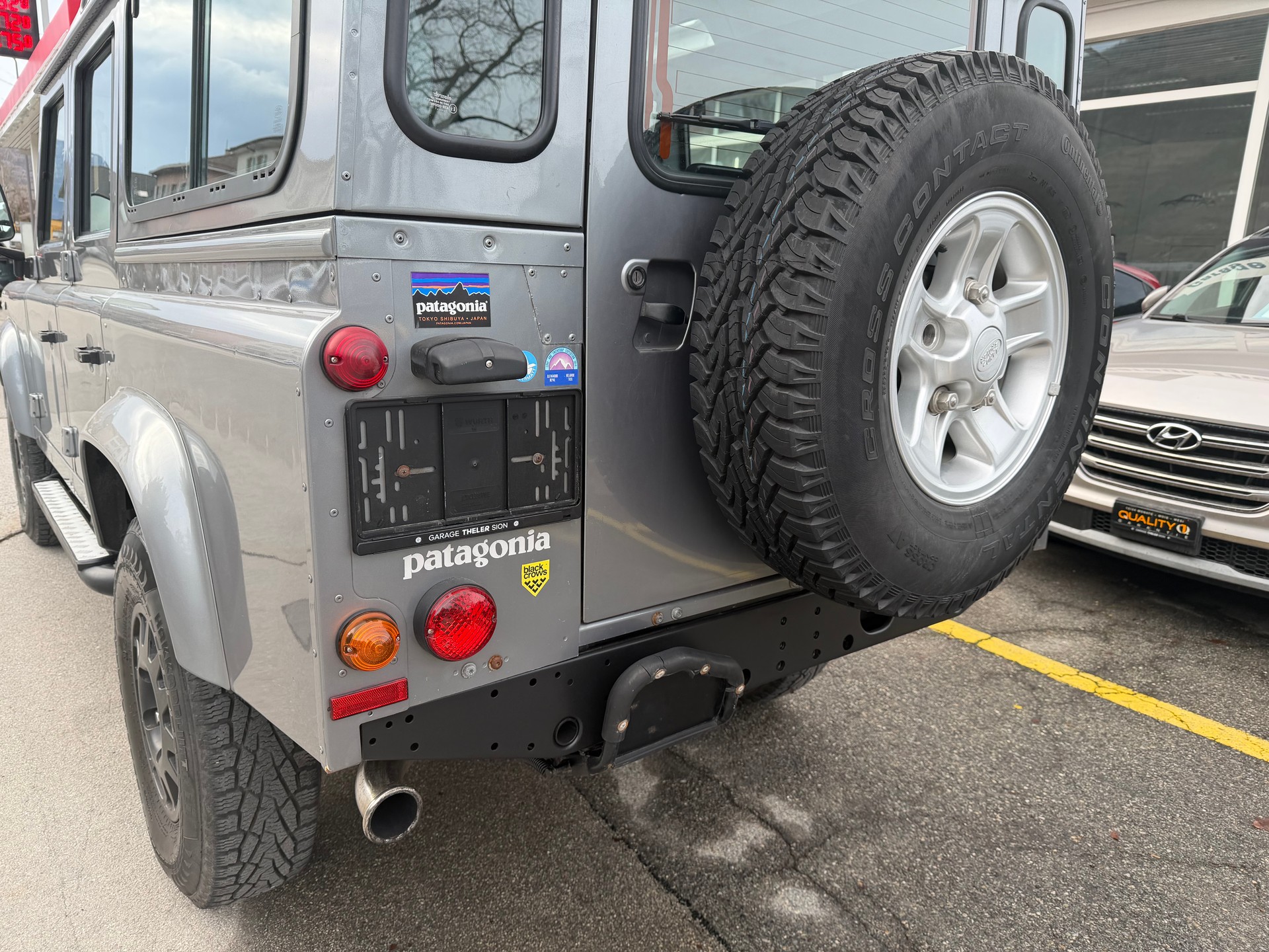 LAND ROVER Defender 110 2.4 Td4 Station Wagon-image-9